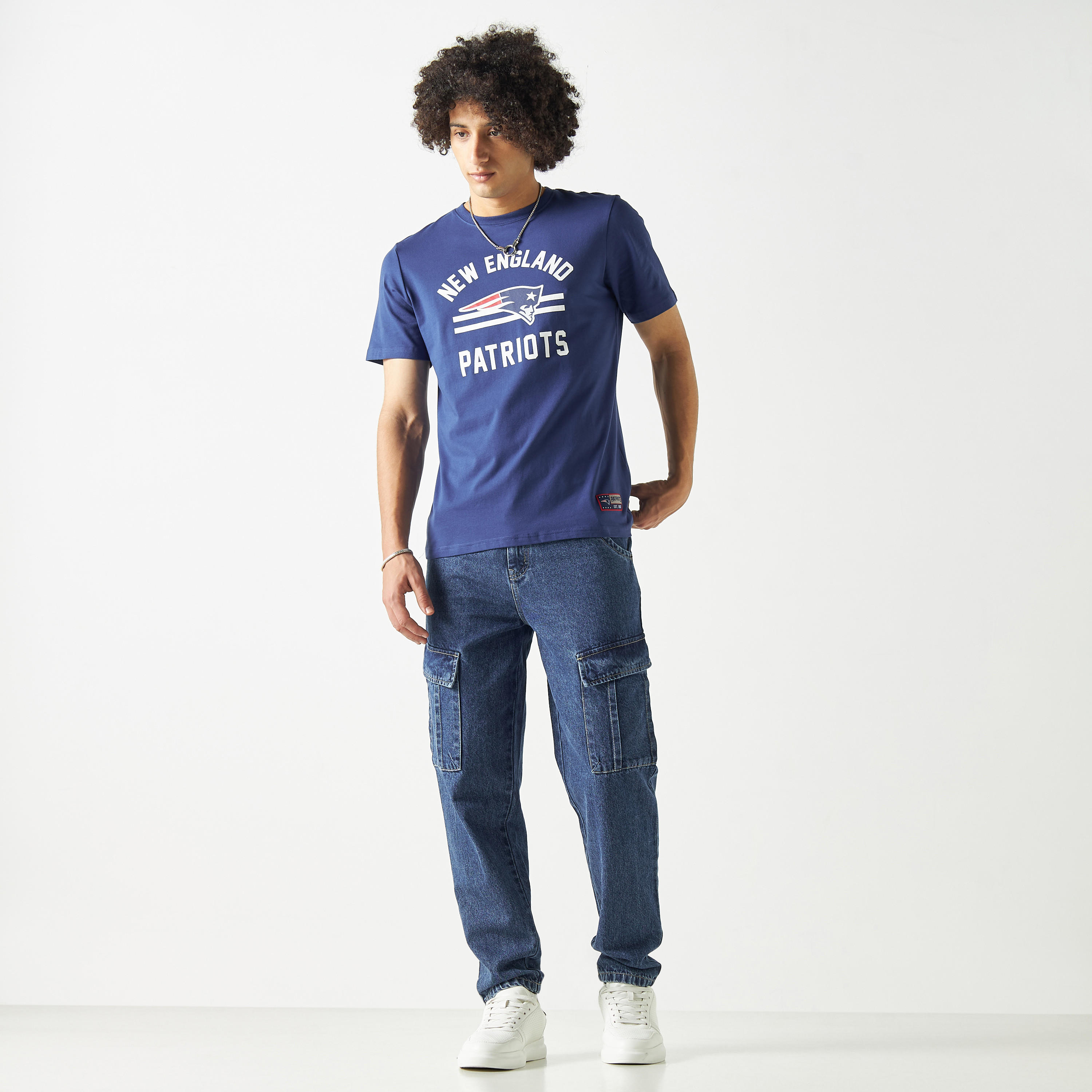 تيشيرت بياقة ضيقة وأكمام قصيرة وطبعات نيو إنغلاند باتريوتس-men-clothing-tshirtsandpolos-tshirts-image-2