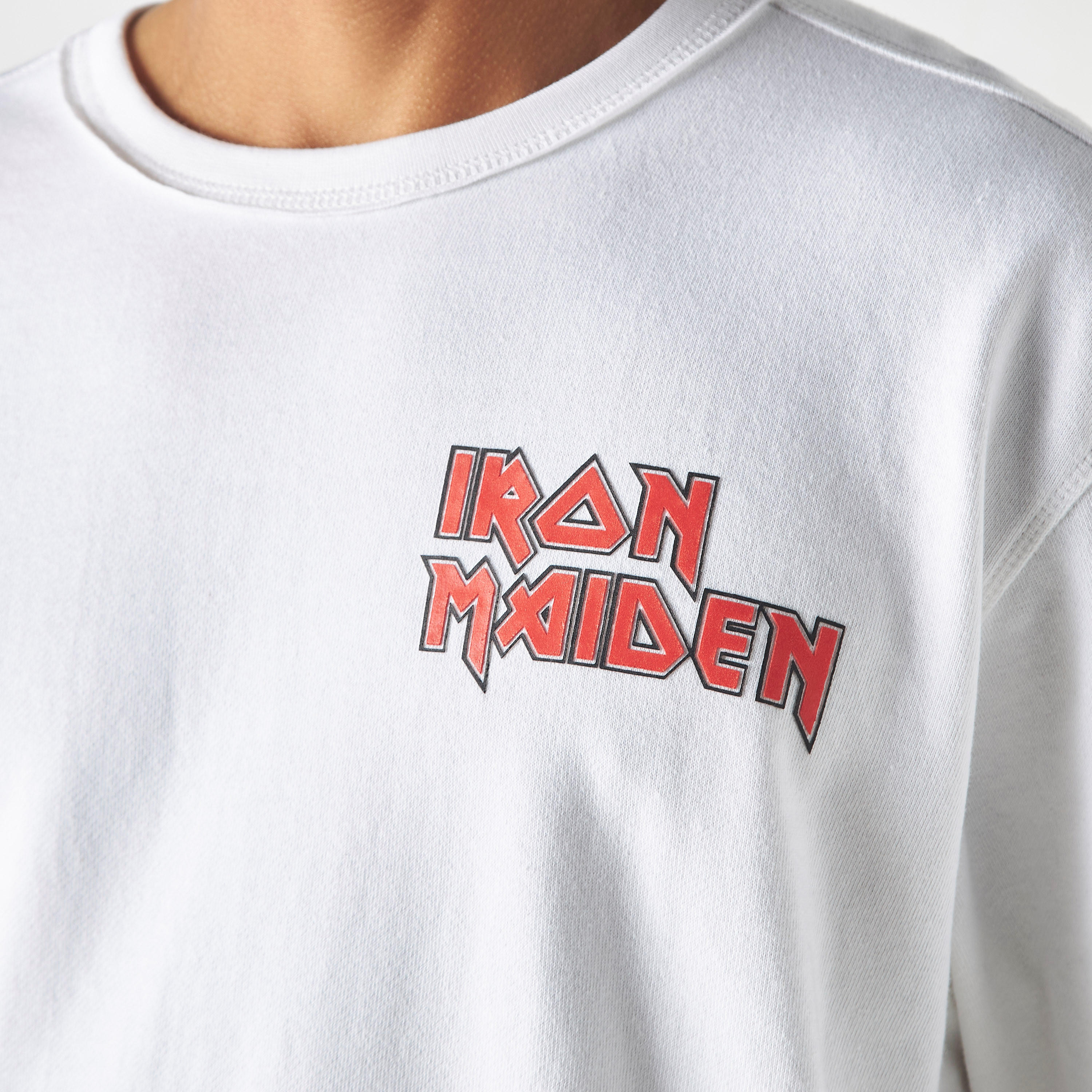 تيشيرت بياقة ضيقة وأكمام قصيرة وطبعات آيرون ميدن-men-clothing-tshirtsandpolos-tshirts-image-4