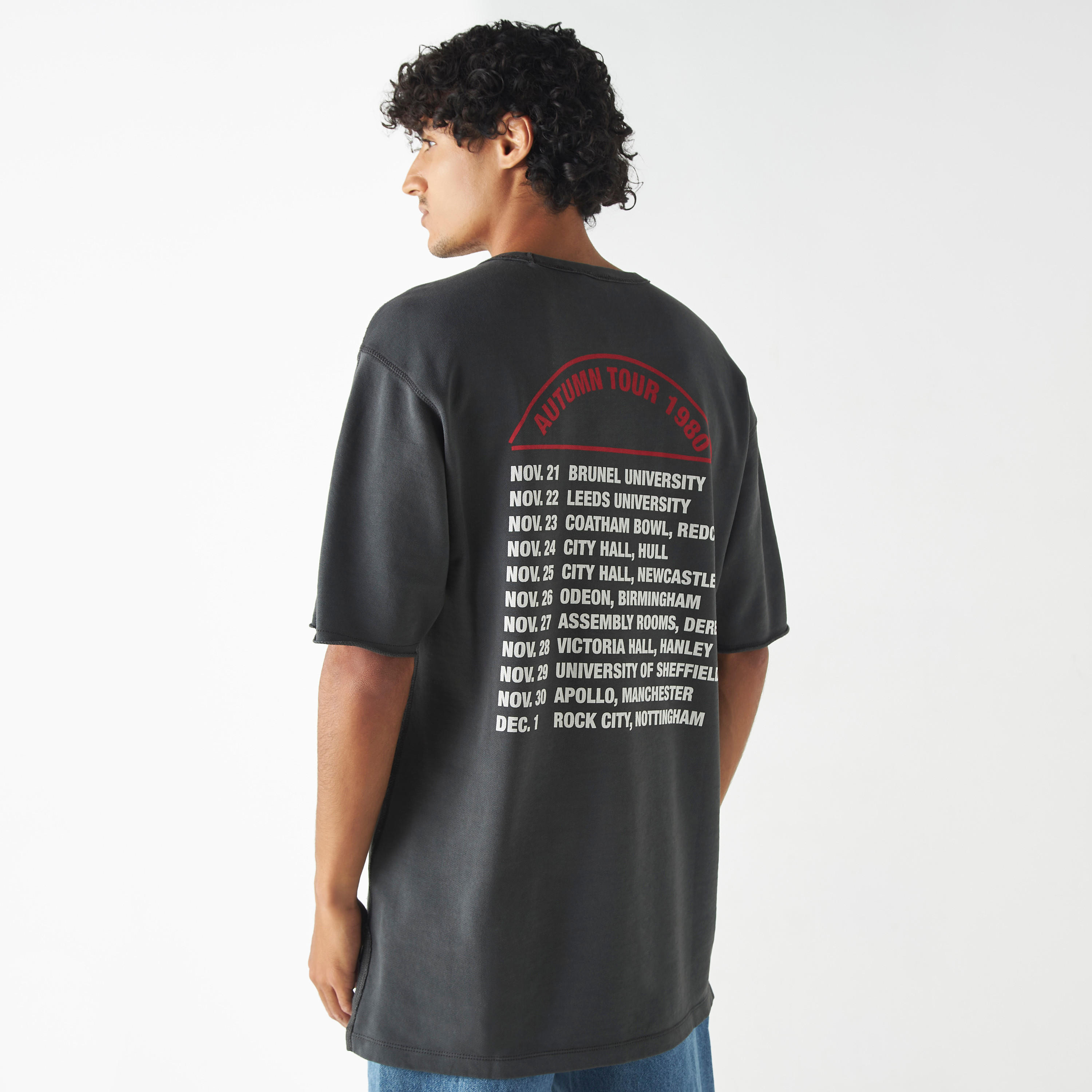 تيشيرت بياقة ضيقة وأكمام قصيرة وطبعات آيرون ميدن-men-clothing-tshirtsandpolos-tshirts-image-8