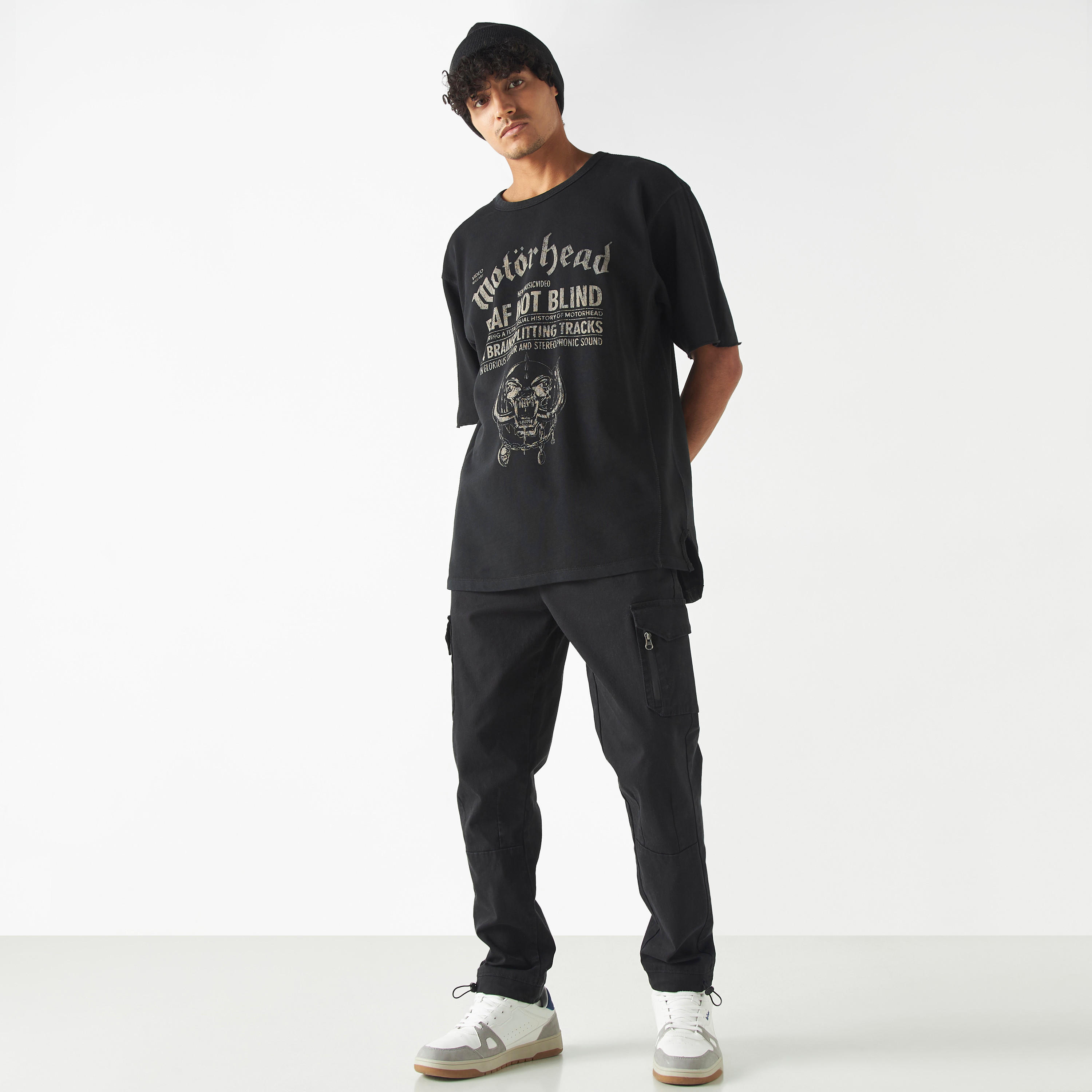 تيشيرت بياقة ضيقة وأكمام قصيرة وطبعات آيرون ميدن-men-clothing-tshirtsandpolos-tshirts-image-10