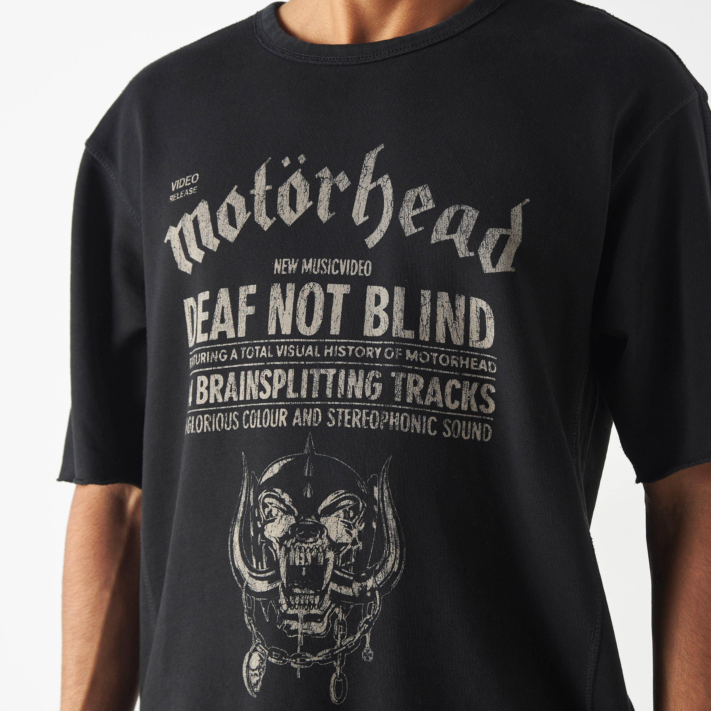 تيشيرت بياقة ضيقة وأكمام قصيرة وطبعات آيرون ميدن-men-clothing-tshirtsandpolos-tshirts-image-12