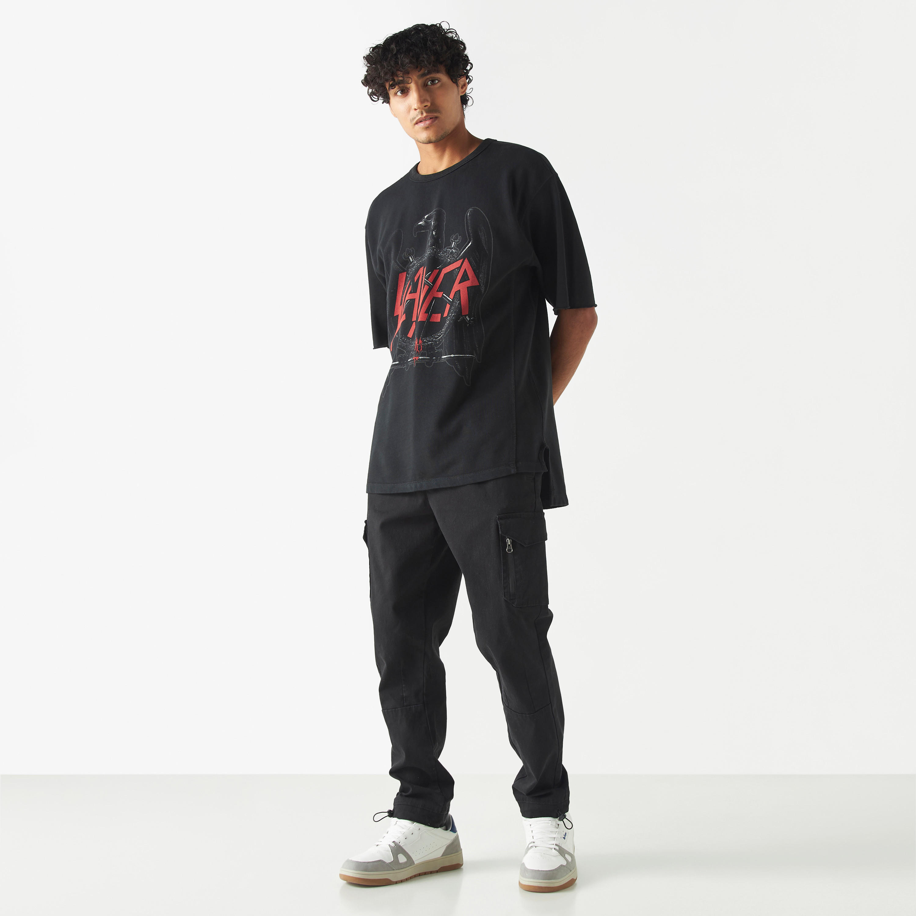 تيشيرت بياقة ضيقة وأكمام قصيرة وطبعات آيرون ميدن-men-clothing-tshirtsandpolos-tshirts-image-14