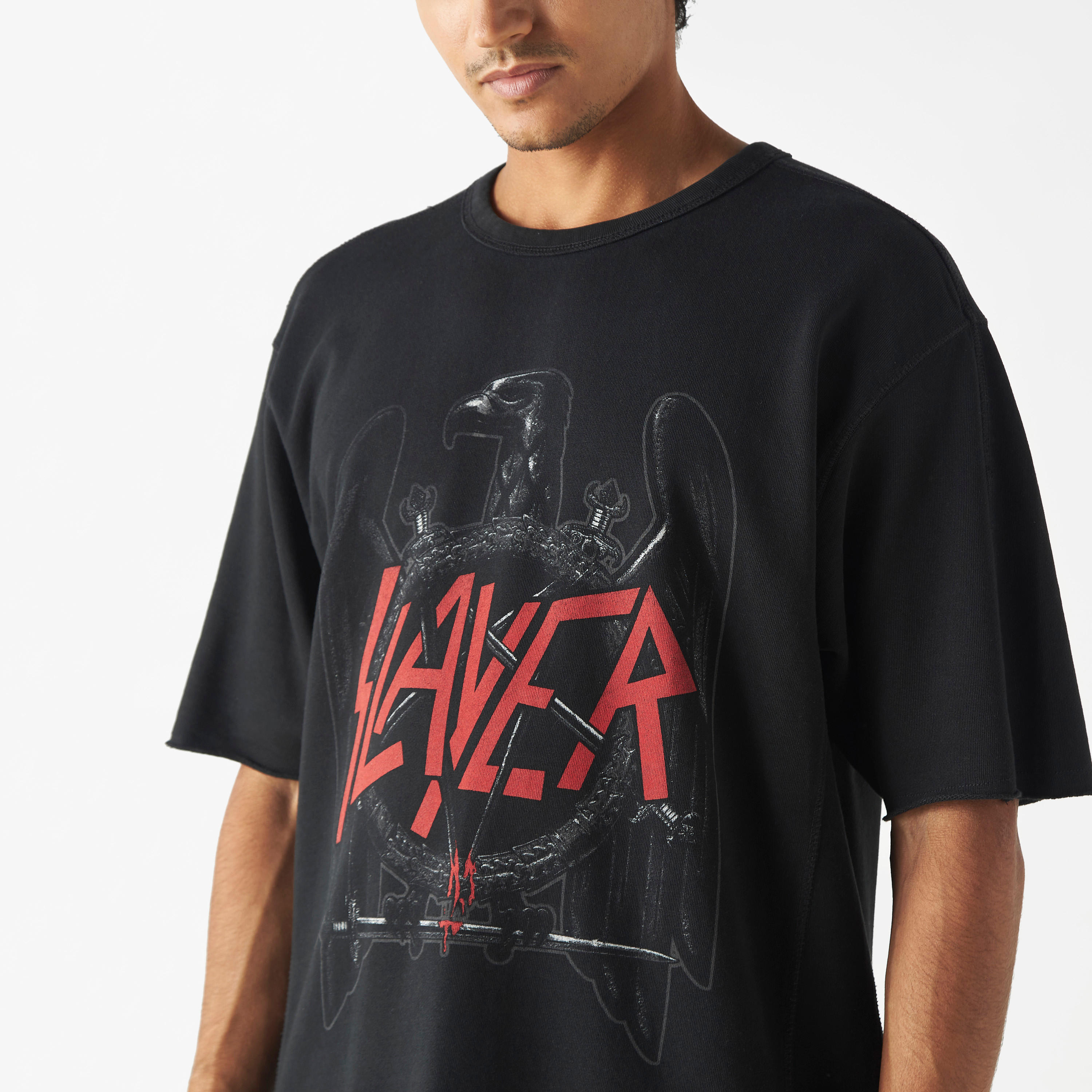تيشيرت بياقة ضيقة وأكمام قصيرة وطبعات آيرون ميدن-men-clothing-tshirtsandpolos-tshirts-image-16
