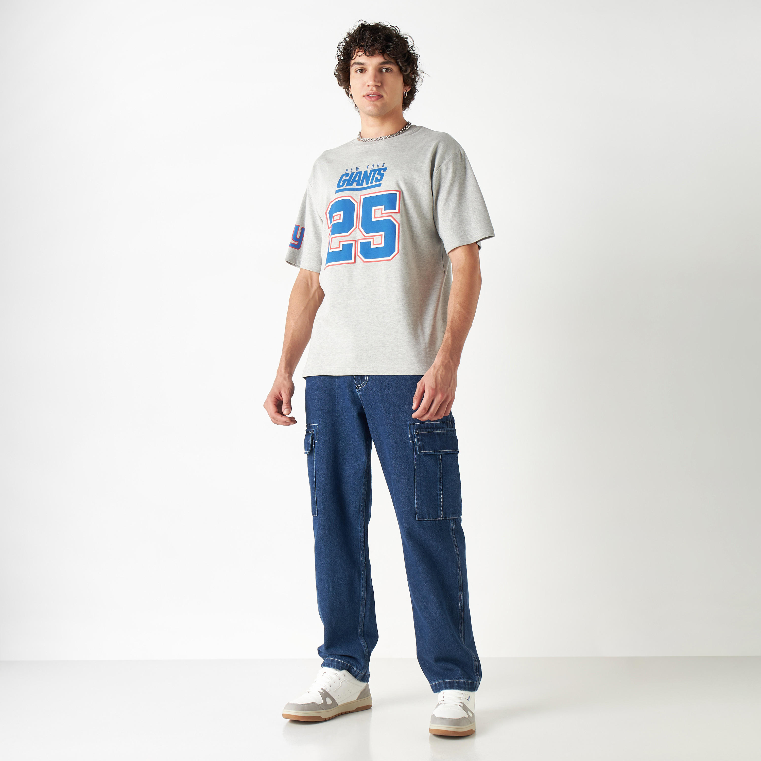 تيشيرت بياقة ضيّقة وأكمام قصيرة وطبعات-men-clothing-tshirtsandpolos-tshirts-image-2