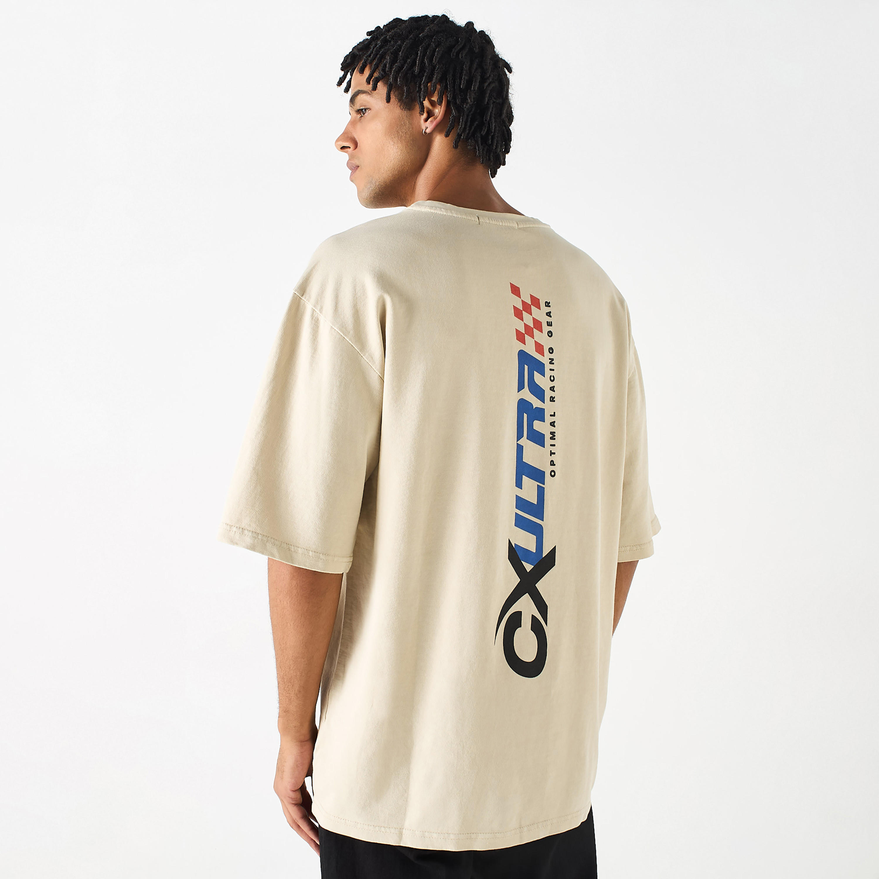 تيشيرت بِياقة ضيقة وأكمام قصيرة وطبعات-men-clothing-tshirtsandpolos-tshirts-image-1