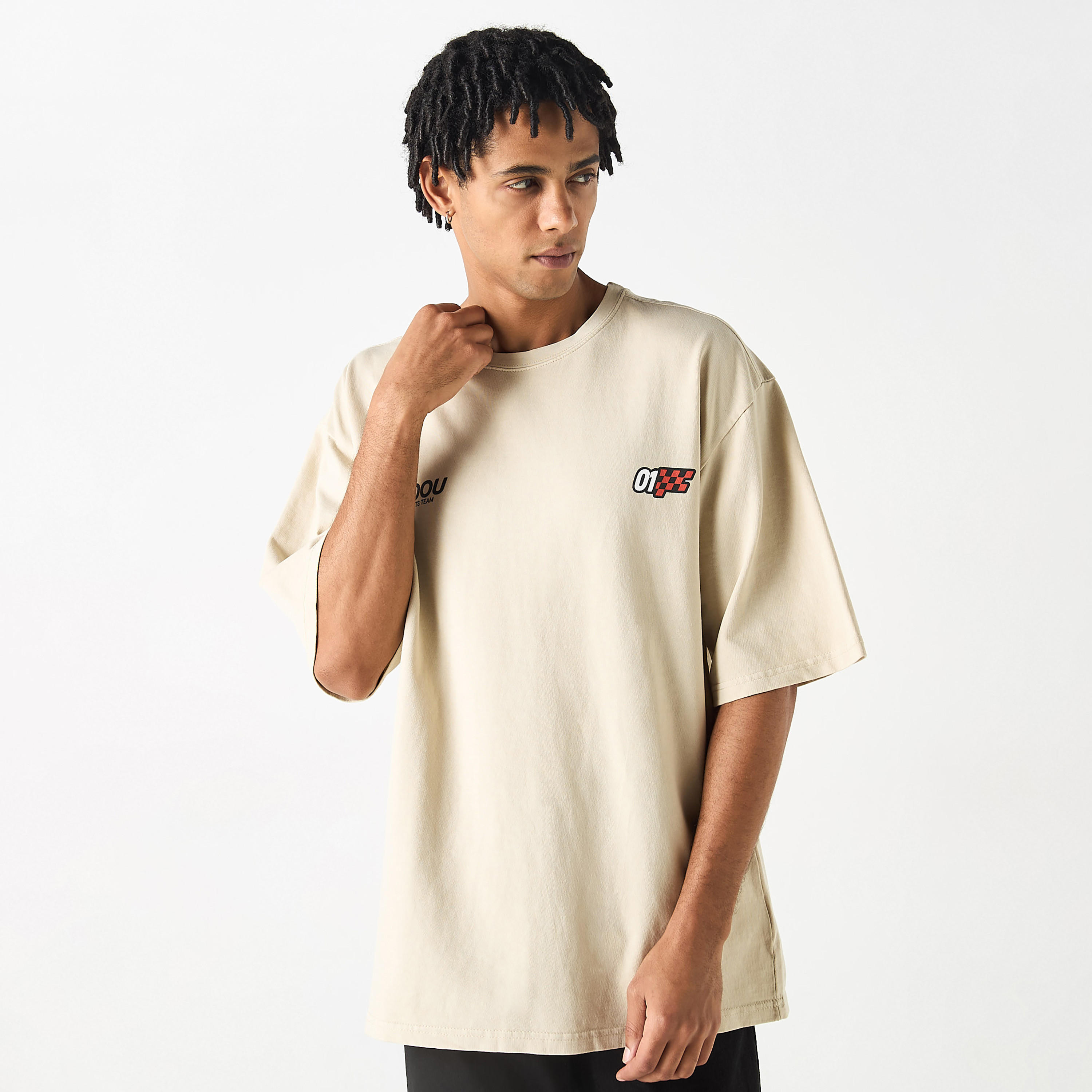 تيشيرت بِياقة ضيقة وأكمام قصيرة وطبعات-men-clothing-tshirtsandpolos-tshirts-image-3