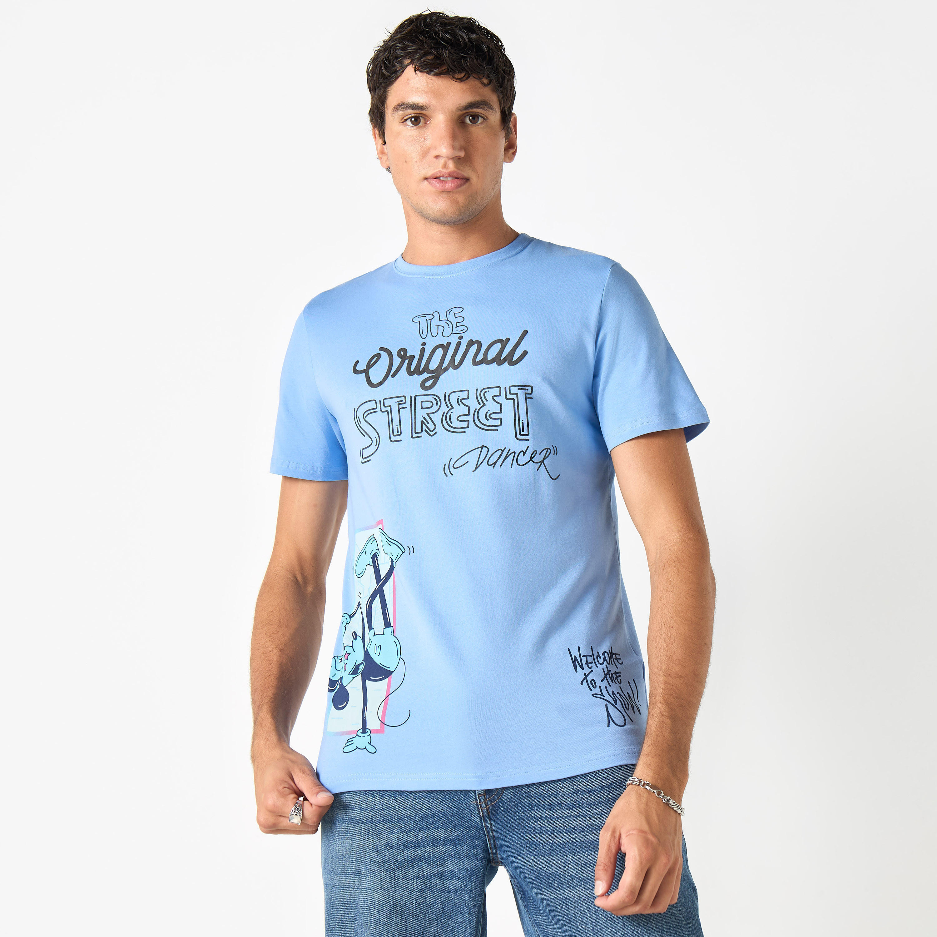 تيشيرت بياقة ضيّقة وأكمام قصيرة وطبعات ميكي ماوس-men-clothing-tshirtsandpolos-tshirts-image-1