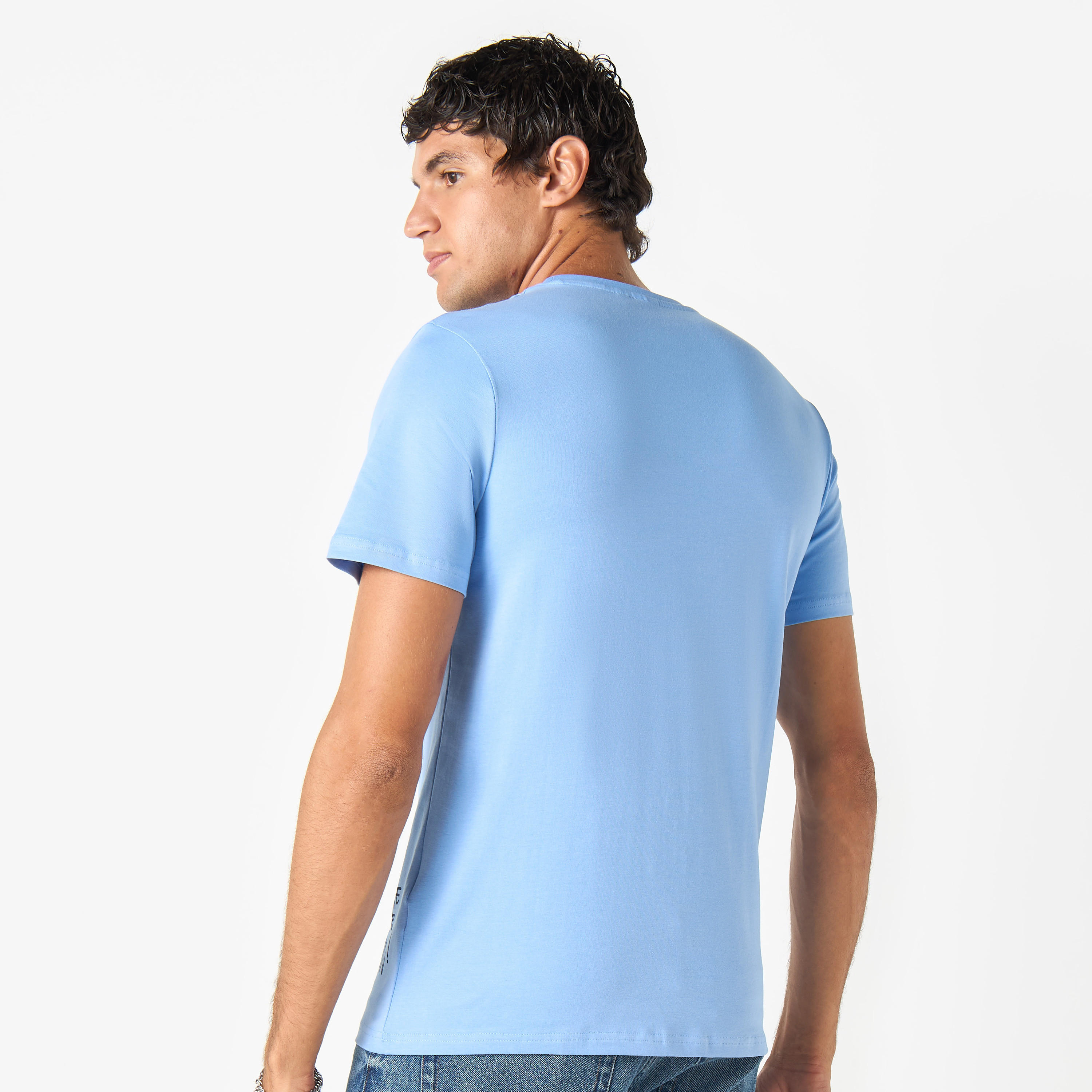 تيشيرت بياقة ضيّقة وأكمام قصيرة وطبعات ميكي ماوس-men-clothing-tshirtsandpolos-tshirts-image-3