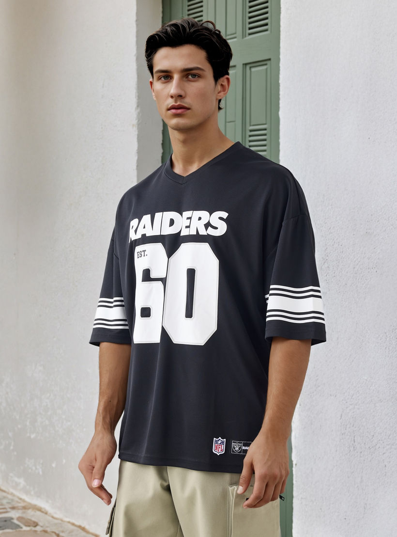 تيشيرت بياقة V وأكمام قصيرة وطبعات-men-clothing-tshirtsandpolos-tshirts-image-1