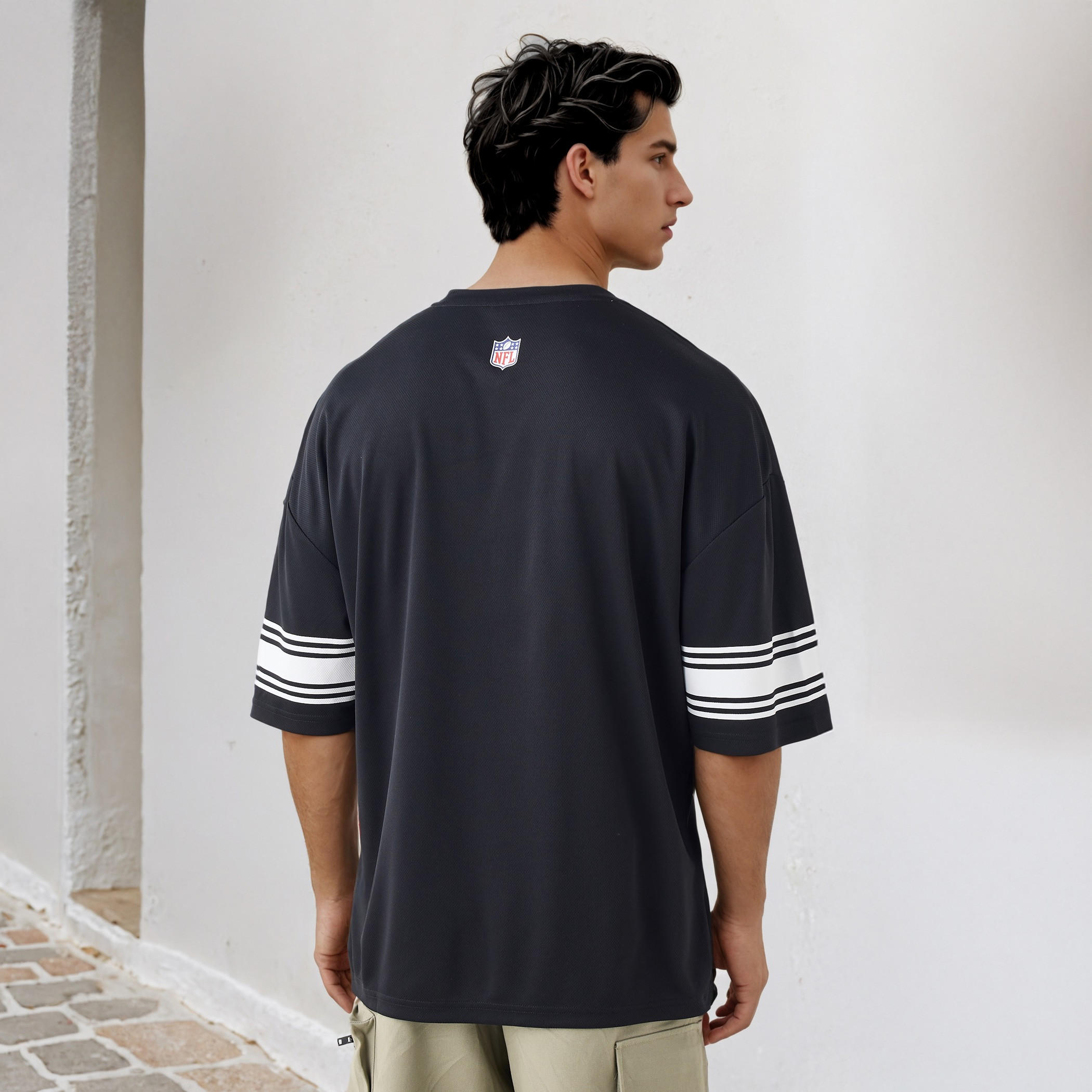 تيشيرت بياقة V وأكمام قصيرة وطبعات-men-clothing-tshirtsandpolos-tshirts-image-5