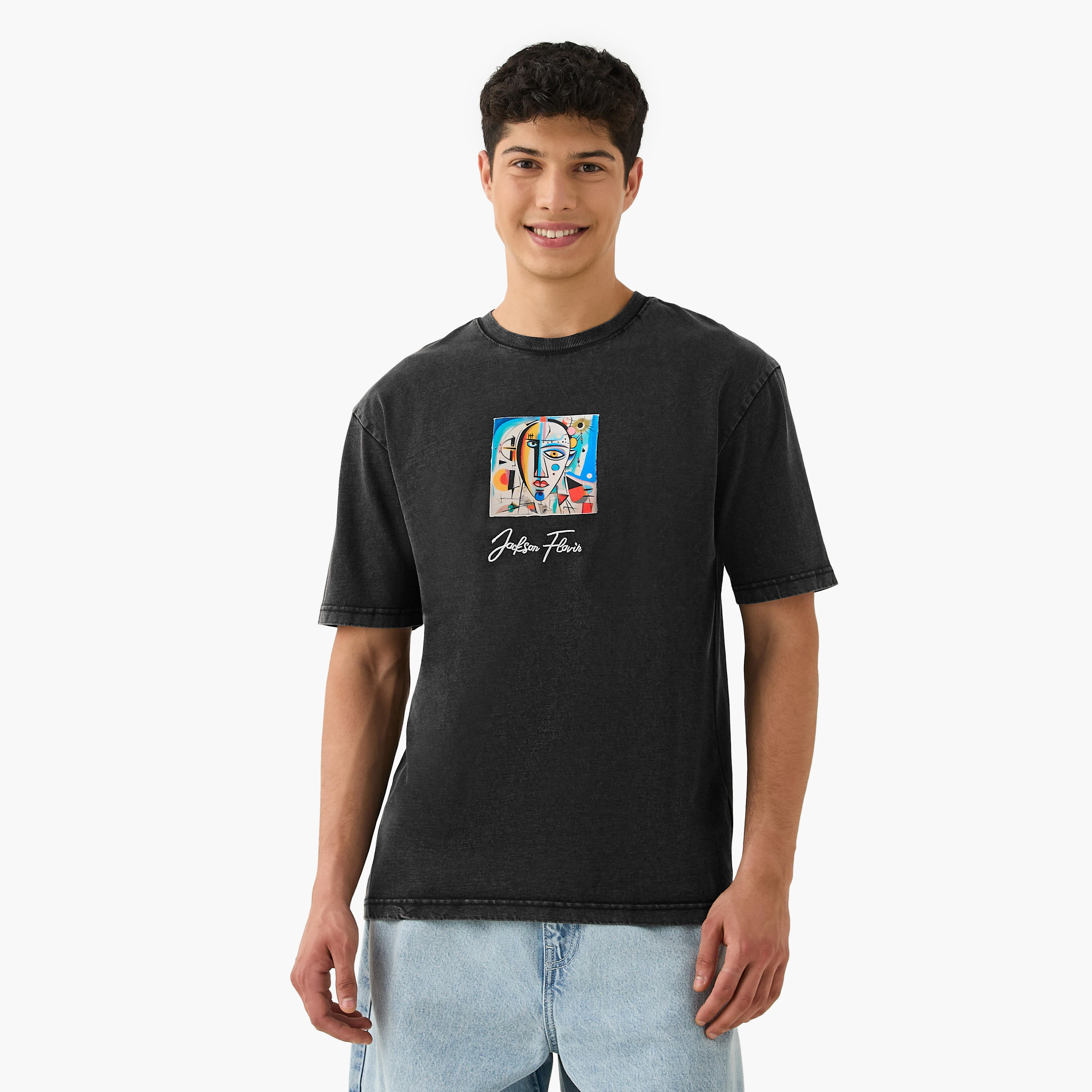 تيشيرت بياقة ضيقة وطبعات-men-clothing-tshirtsandpolos-tshirts-image-5