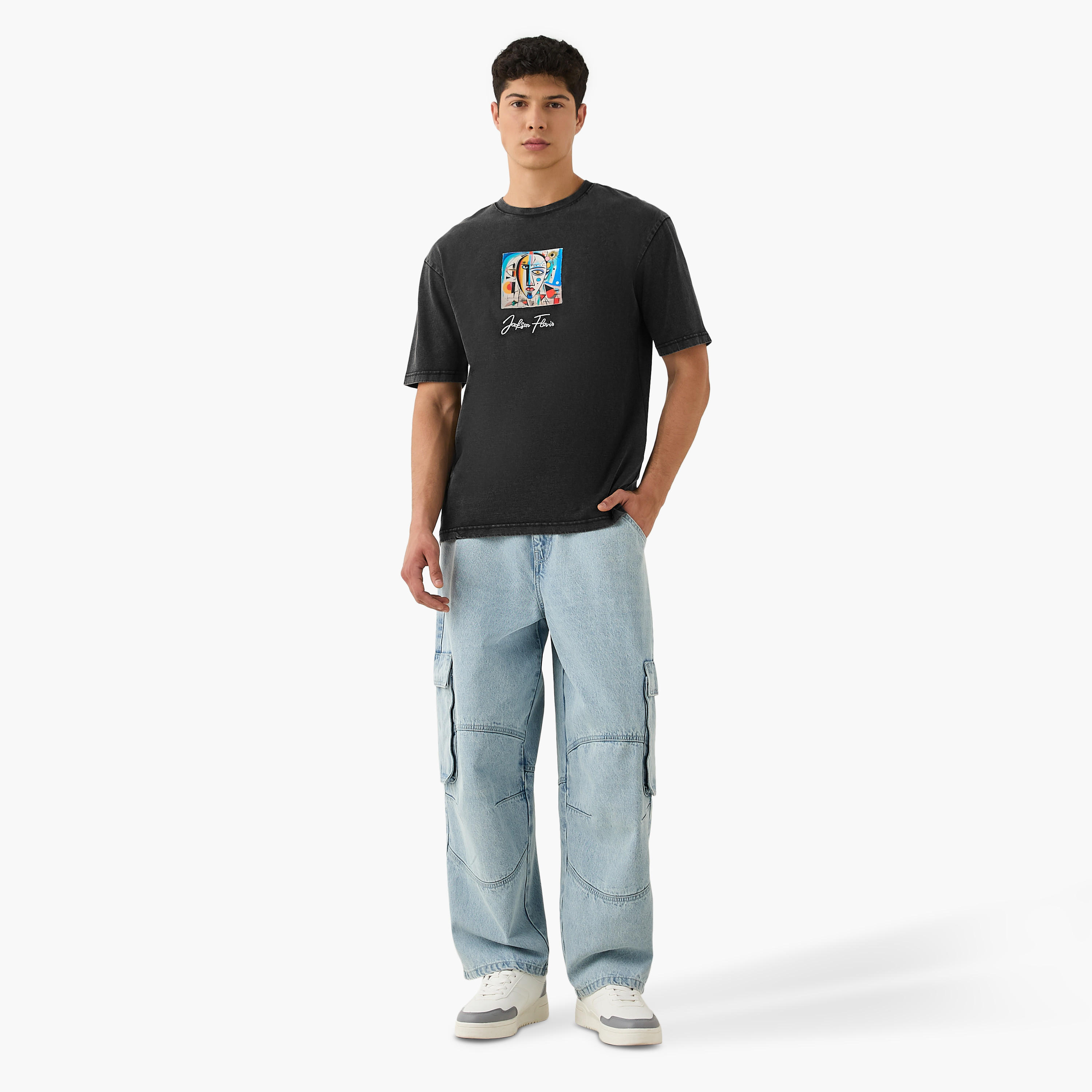 تيشيرت بياقة ضيقة وطبعات-men-clothing-tshirtsandpolos-tshirts-image-4