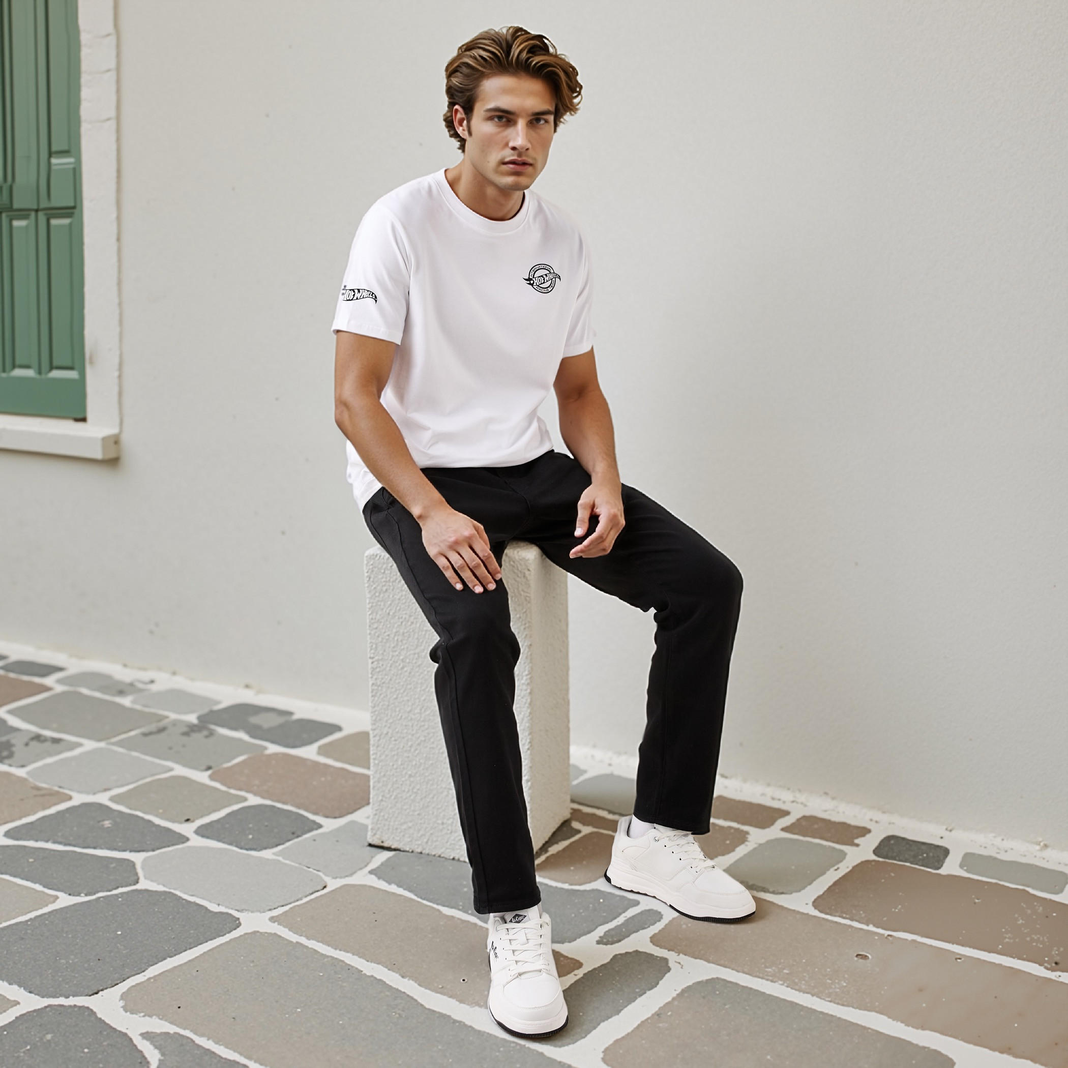 تيشيرت هوت ويلز رجالي بقصة عادية وياقة دائرية وأكمام قصيرة-men-clothing-tshirtsandpolos-tshirts-image-2
