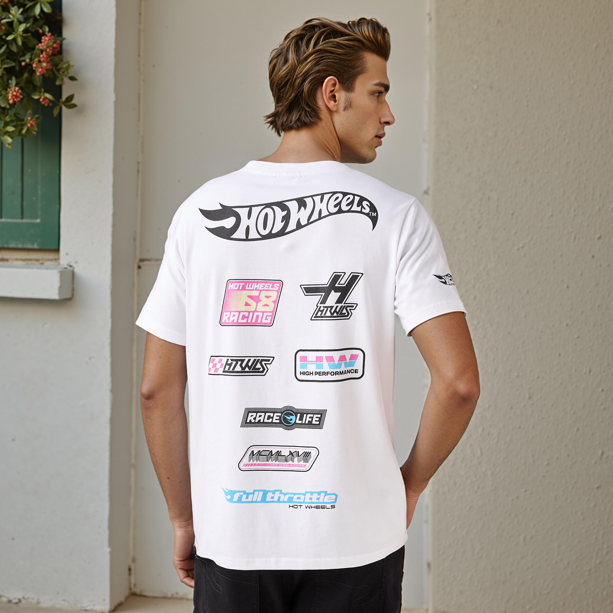تيشيرت هوت ويلز رجالي بقصة عادية وياقة دائرية وأكمام قصيرة-men-clothing-tshirtsandpolos-tshirts-image-3