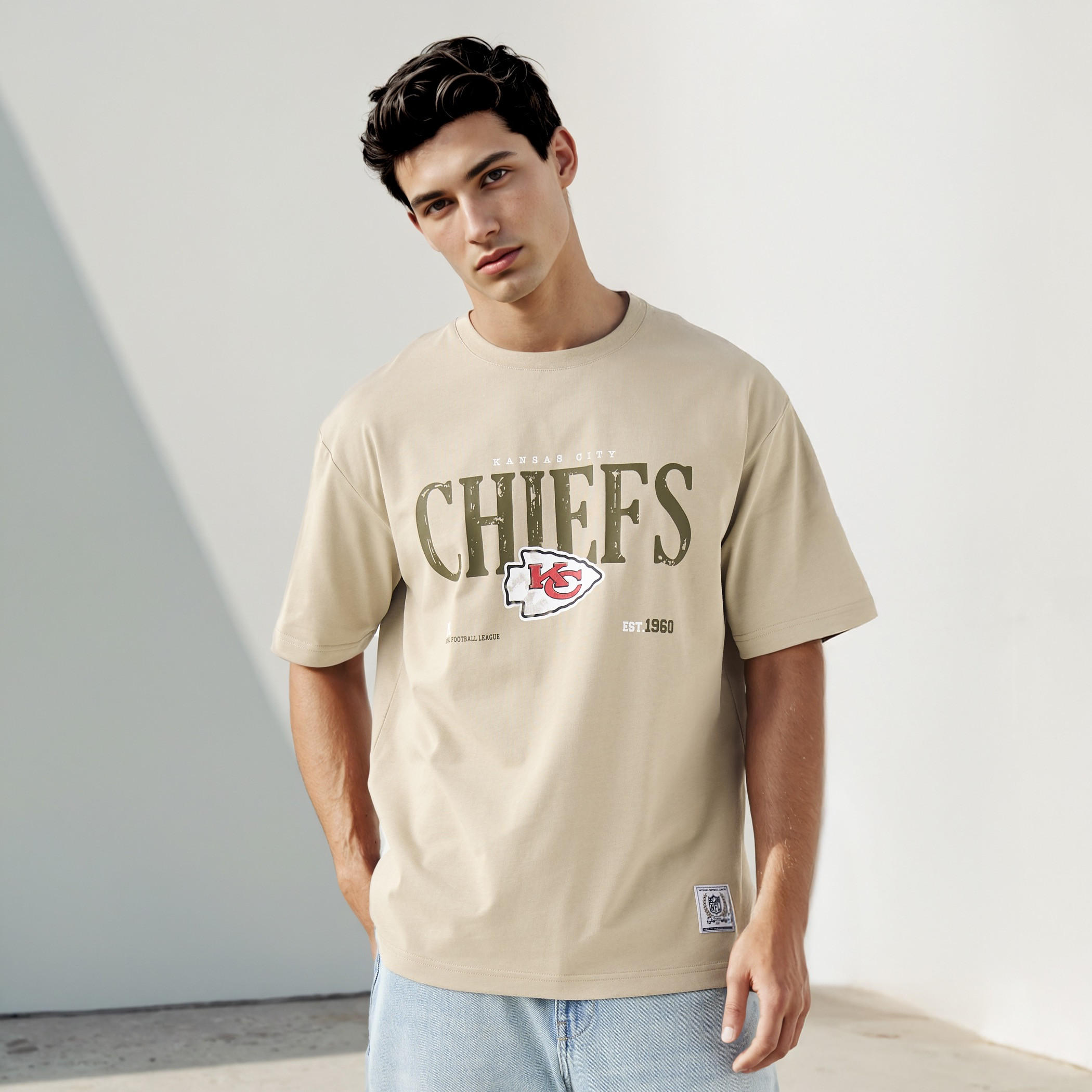 Kansas City Chiefs NFL Men Relaxed Fit Crew Neck Short Sleeves T-shirt-men-clothing-tshirtsandpolos-tshirts-image-1