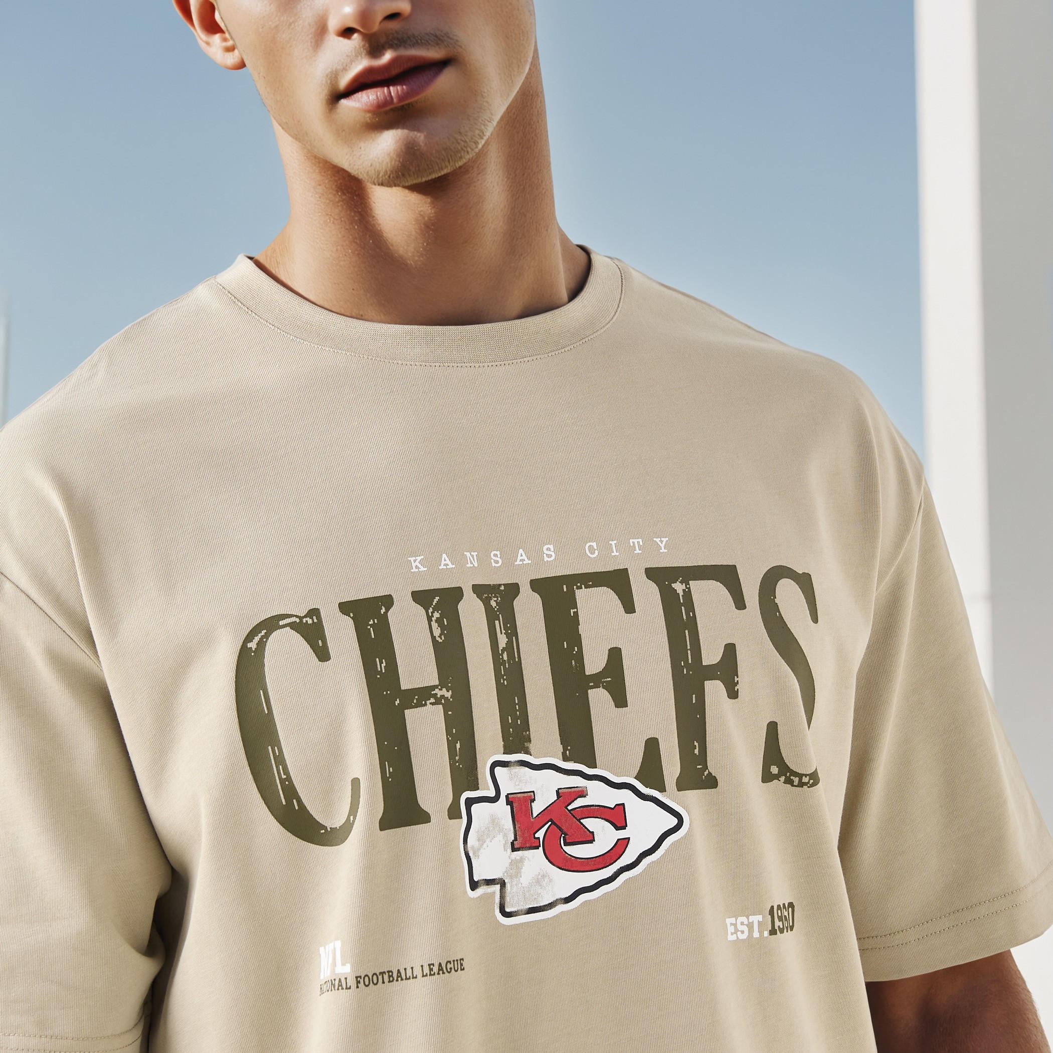 Kansas City Chiefs NFL Men Relaxed Fit Crew Neck Short Sleeves T-shirt-men-clothing-tshirtsandpolos-tshirts-image-4