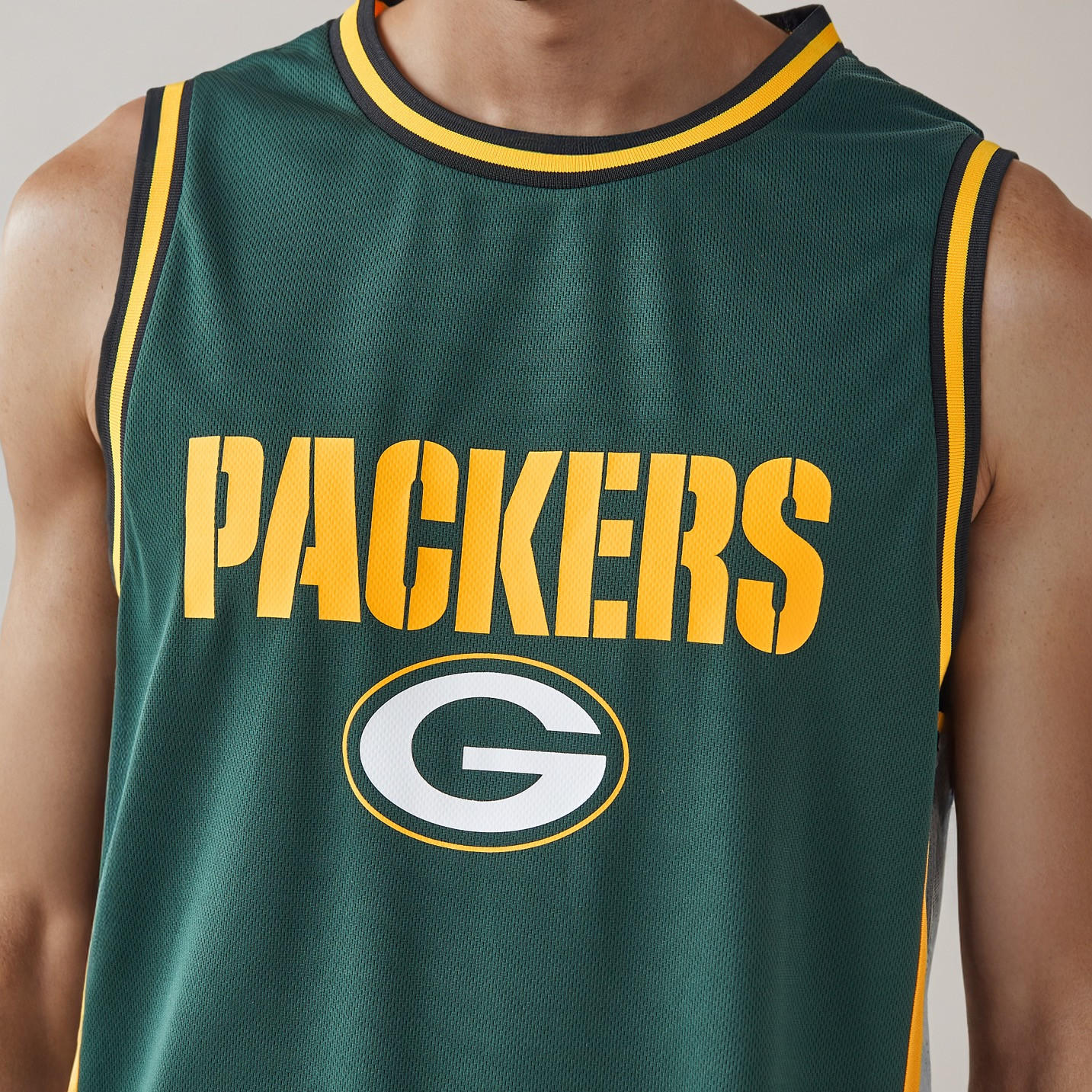 فيست بدون أكمام وياقة ضيقة وطبعات-men-clothing-tshirtsandpolos-vests-image-4