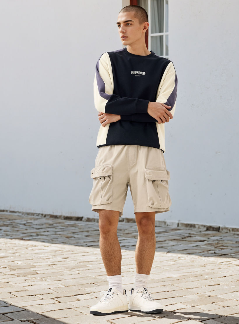 شورت كارجو بخصر مطاطي وجيوب-men-clothing-bottoms-shorts-image-4