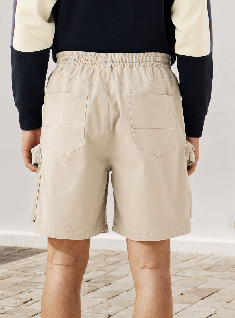 شورت كارجو بخصر مطاطي وجيوب-men-clothing-bottoms-shorts-image-3