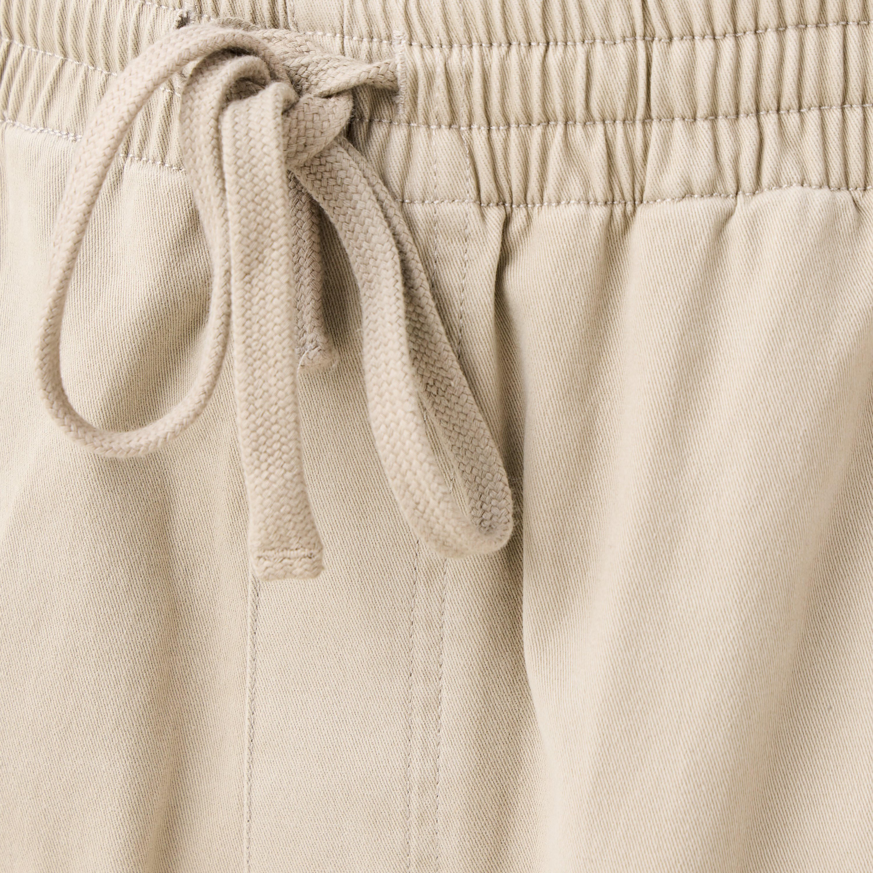 شورت كارجو بخصر مطاطي وجيوب-men-clothing-bottoms-shorts-image-1