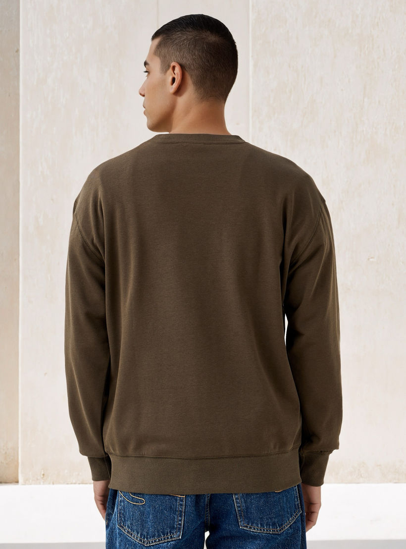 سويت شيرت بتطريزات كتابية-men-winterwear-hoodiesandsweatshirts-image-3