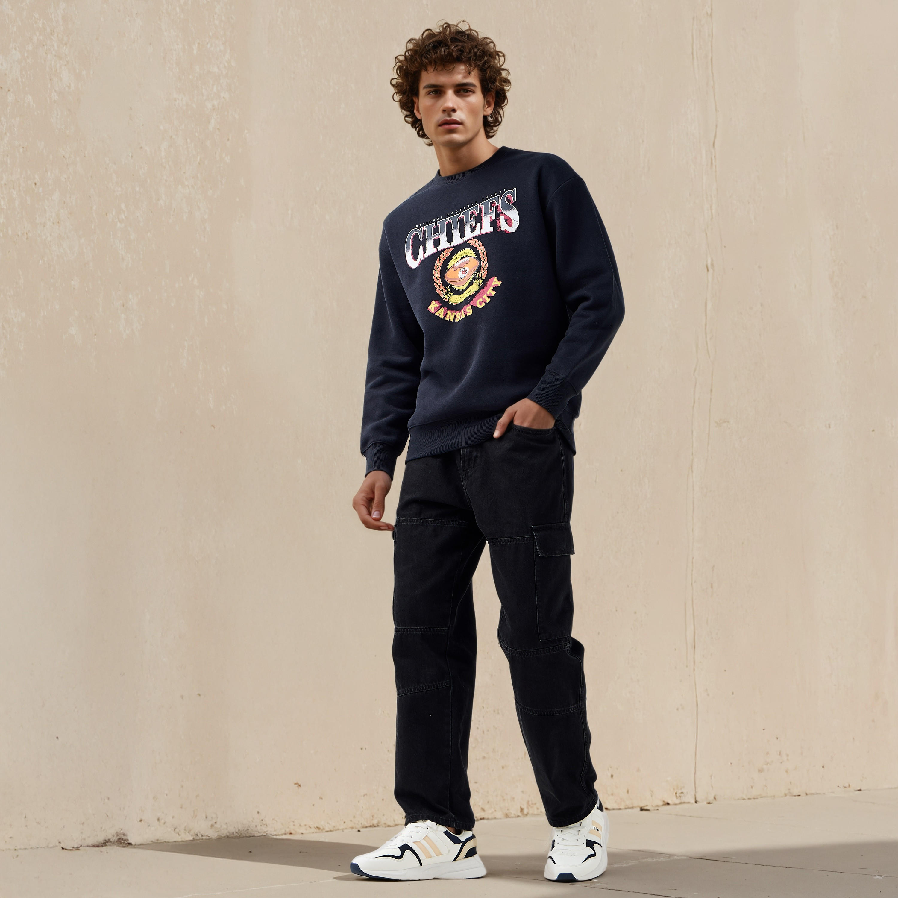 سويت شيرت بقصة مريحة وطبعات للرجال-men-winterwear-hoodiesandsweatshirts-image-2