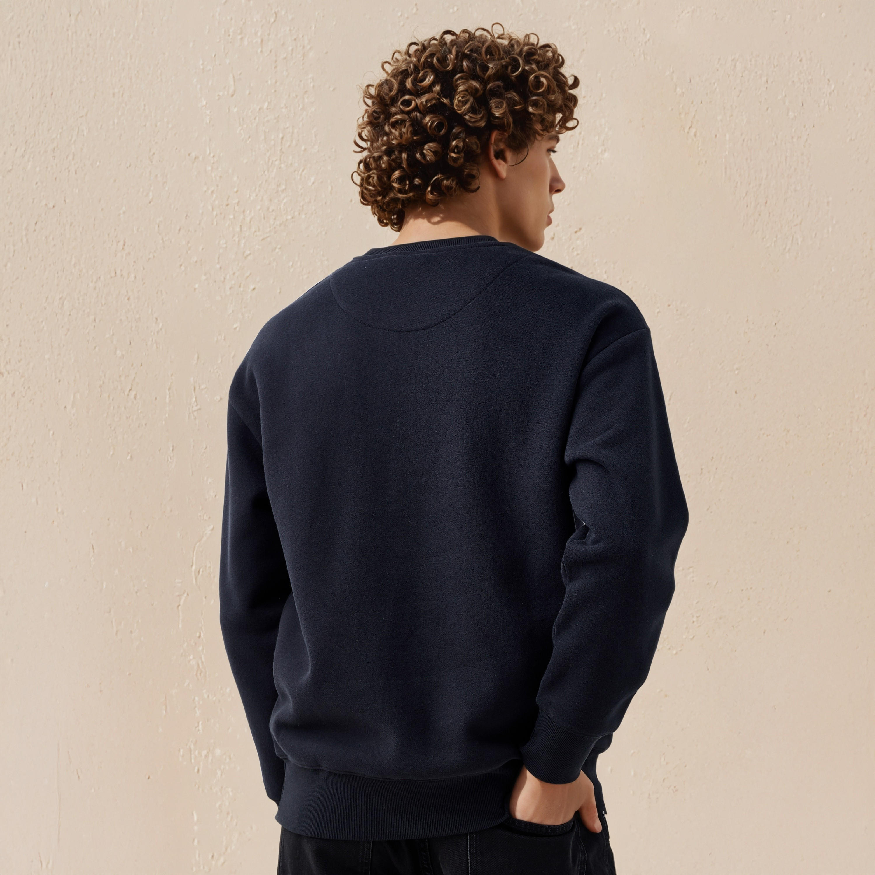 سويت شيرت بقصة مريحة وطبعات للرجال-men-winterwear-hoodiesandsweatshirts-image-3