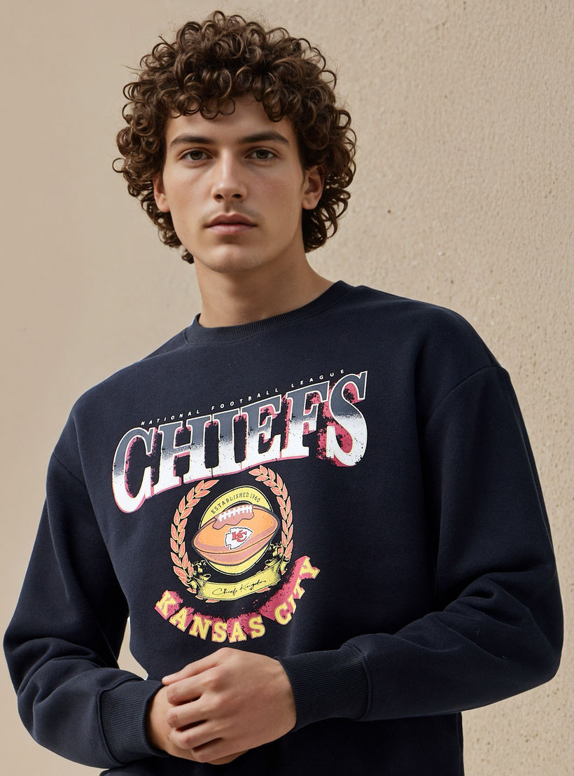 سويت شيرت بقصة مريحة وطبعات للرجال-men-winterwear-hoodiesandsweatshirts-image-4