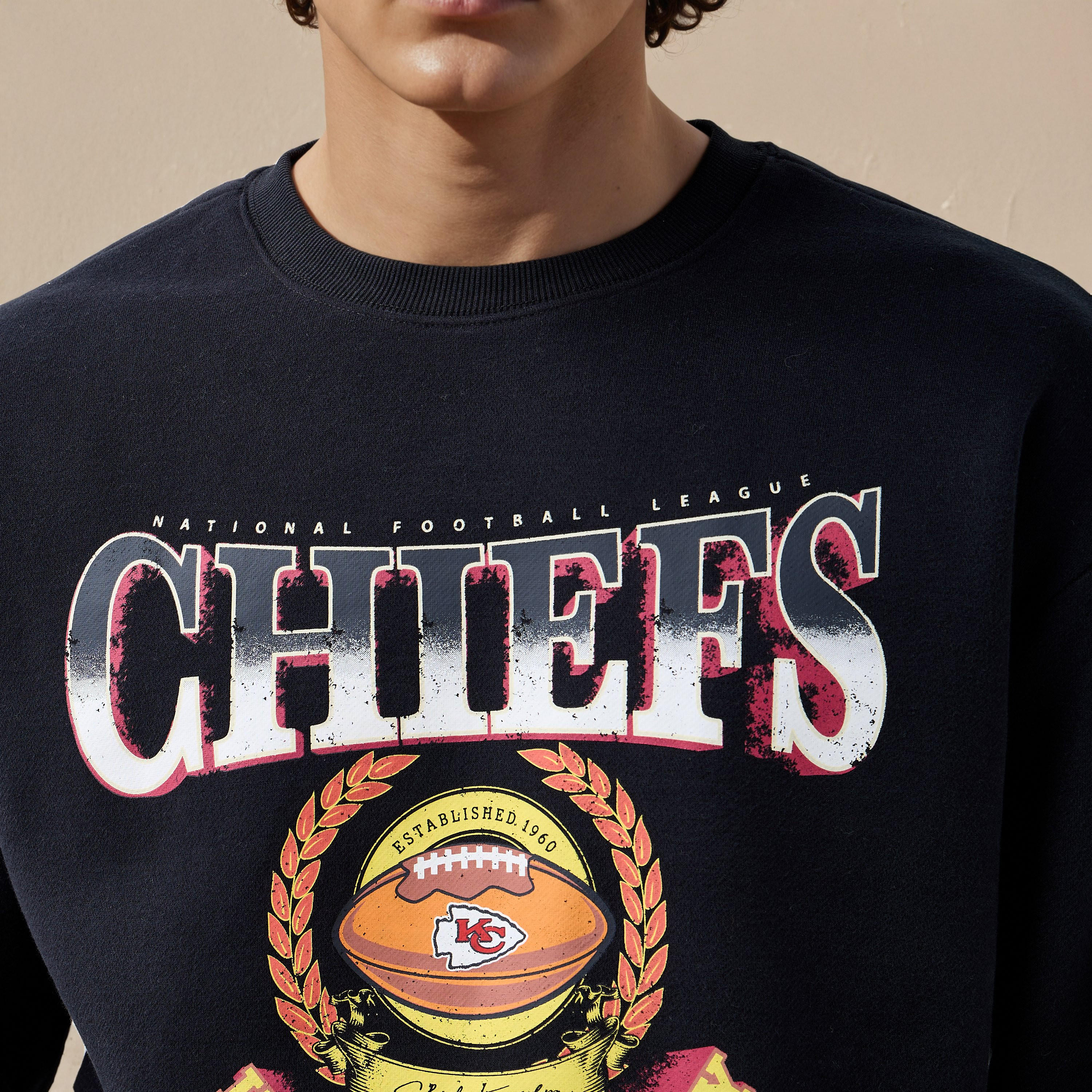 سويت شيرت بقصة مريحة وطبعات للرجال-men-winterwear-hoodiesandsweatshirts-image-5
