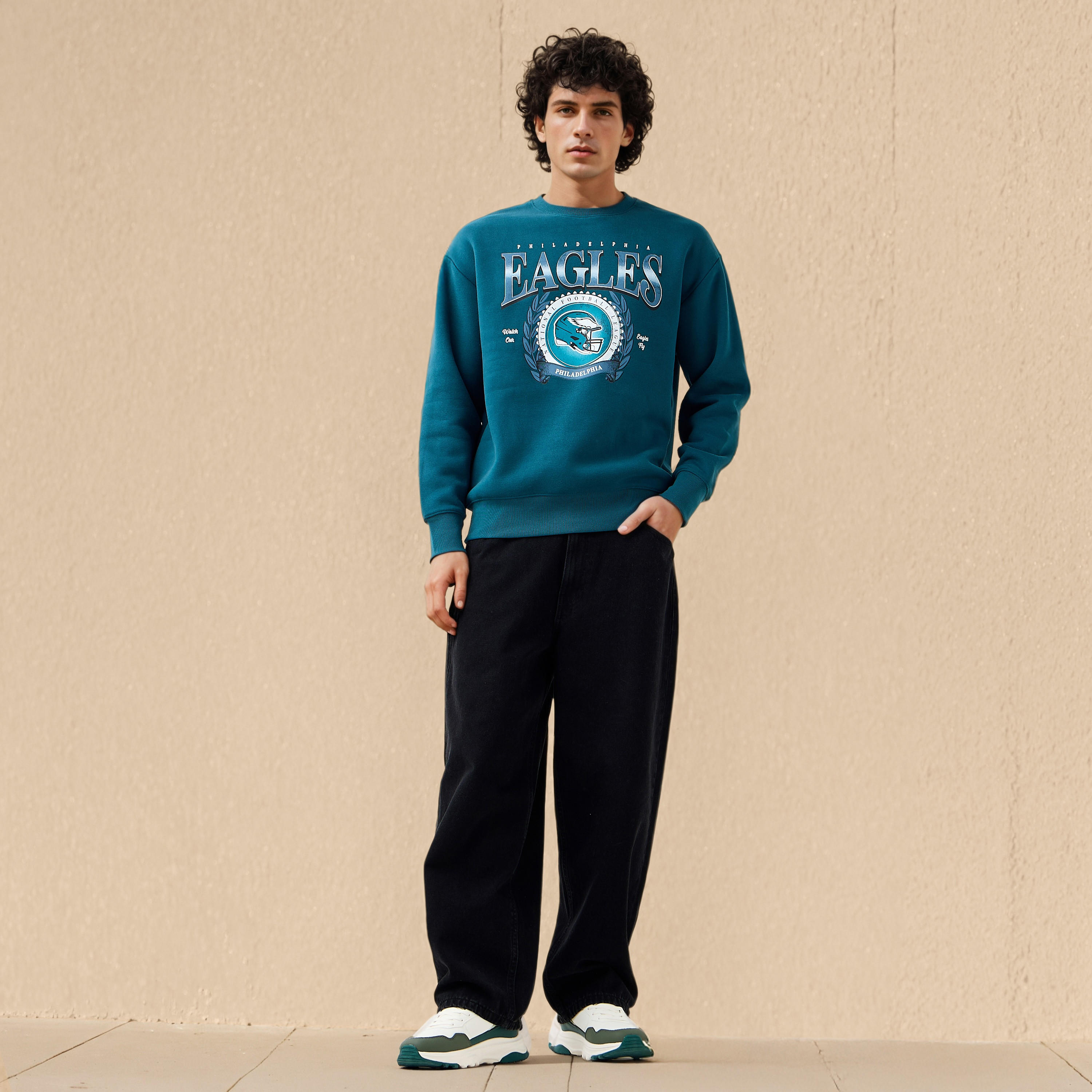 سويت شيرت بقصّة مريحة وطبعات للرجال-men-winterwear-hoodiesandsweatshirts-image-2