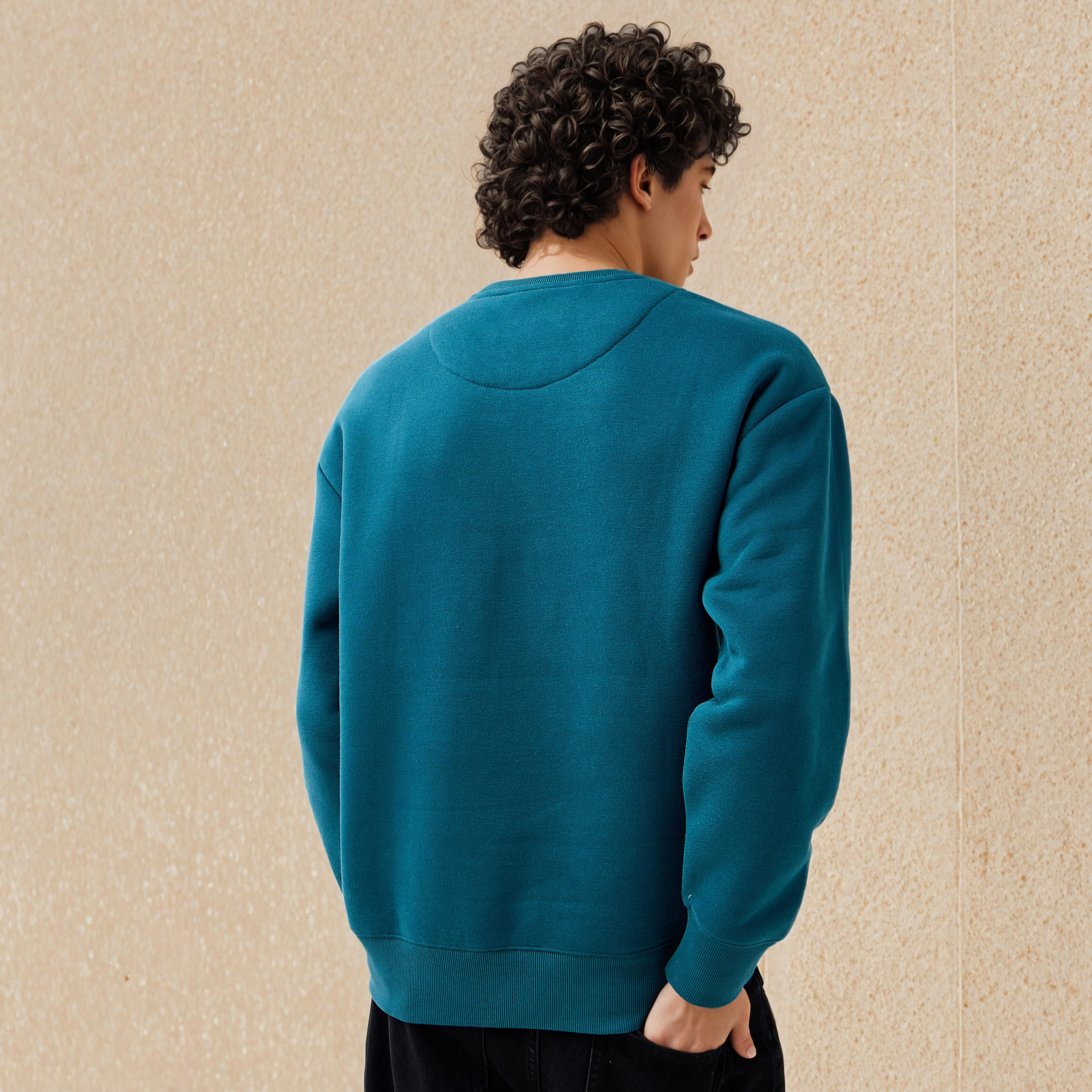 سويت شيرت بقصّة مريحة وطبعات للرجال-men-winterwear-hoodiesandsweatshirts-image-3