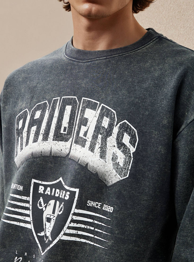 Las Vegas Raiders NFL Men Relaxed Fit Sweatshirt-men-winterwear-hoodiesandsweatshirts-image-5