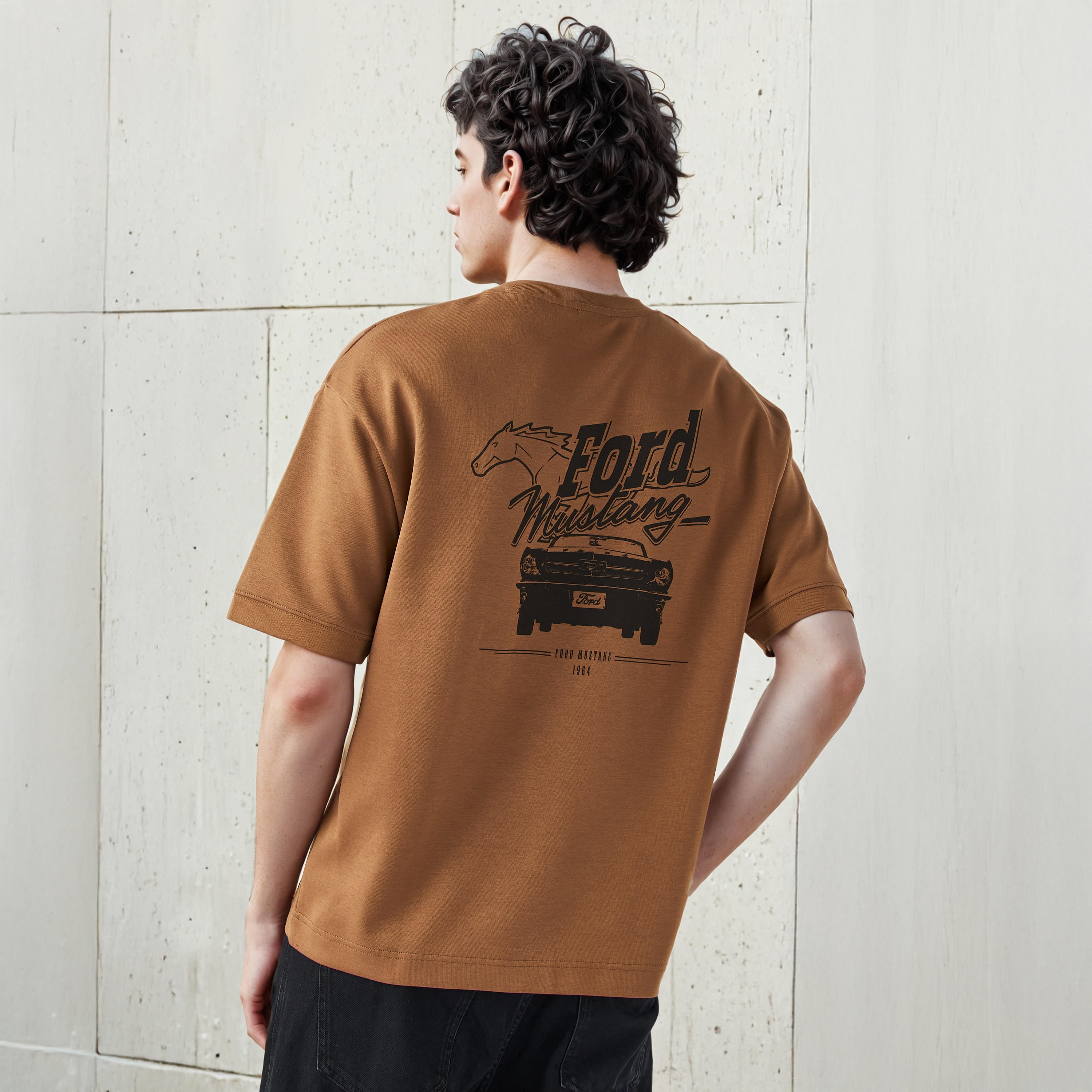 Ford Mustang Men Relaxed Fit Crew Neck Short Sleeves T-shirt-men-clothing-tshirtsandpolos-tshirts-image-1