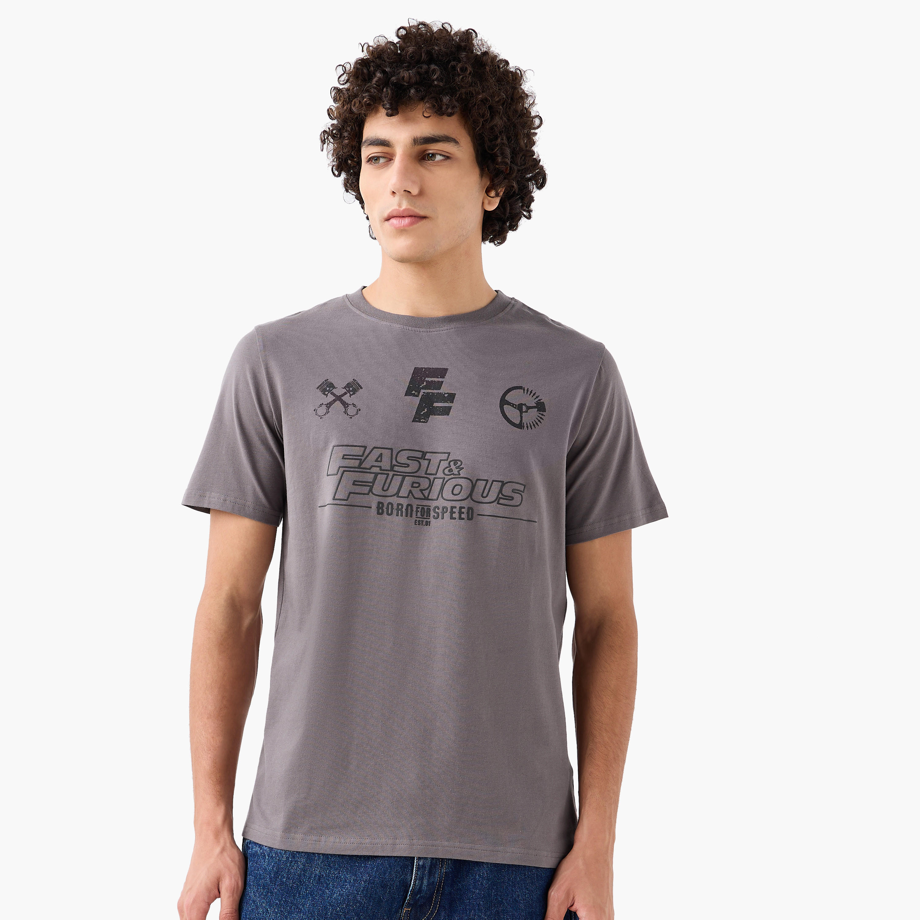 تيشيرت بقصة عادية وياقة مستديرة وأكمام قصيرة بطبعات فاست آند فيوريوس للرجال-men-clothing-tshirtsandpolos-tshirts-image-1