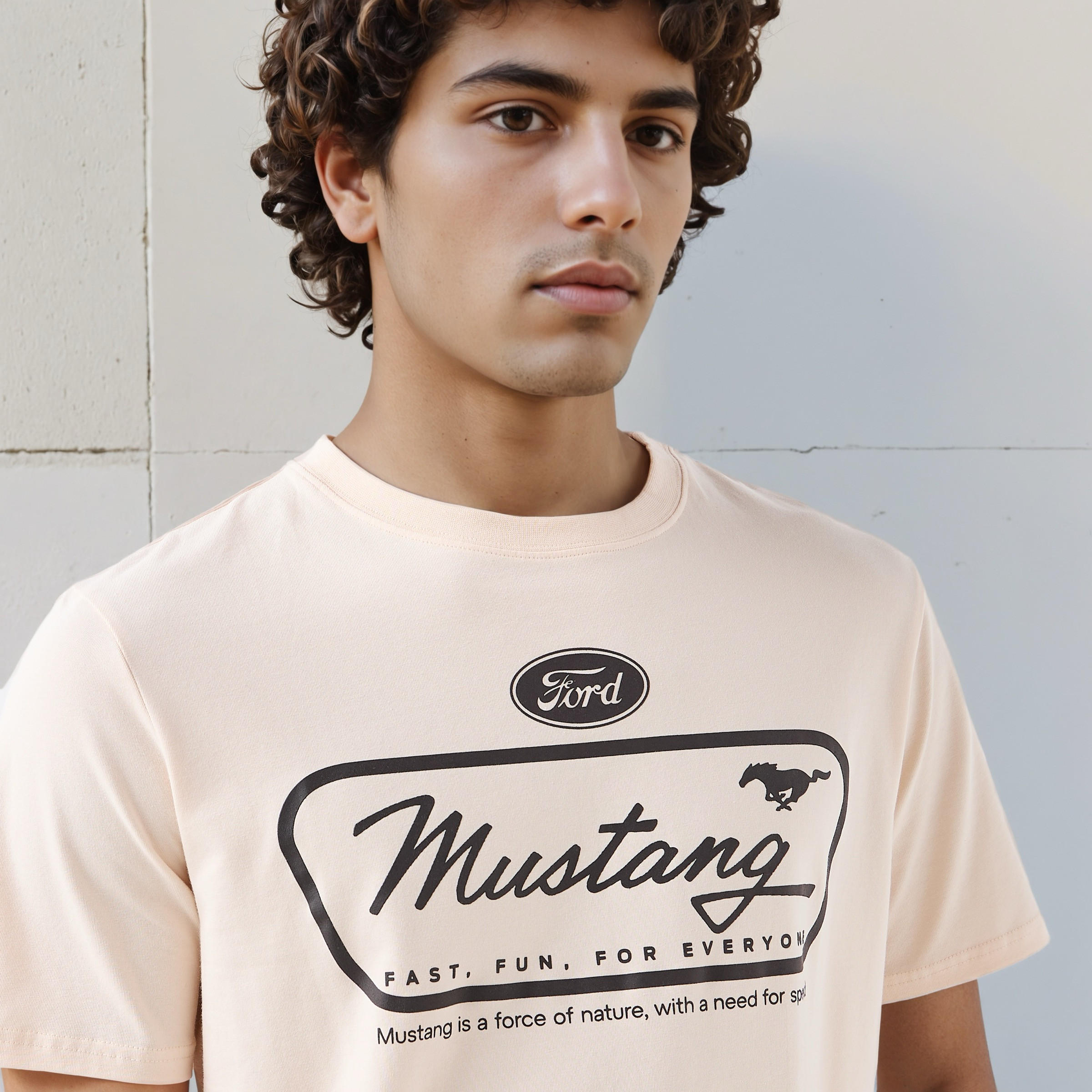 تيشيرت رجالي بطبعات فورد موستانج وقصة عادية وأكمام قصيرة وياقة ضيقة-men-clothing-tshirtsandpolos-tshirts-image-4