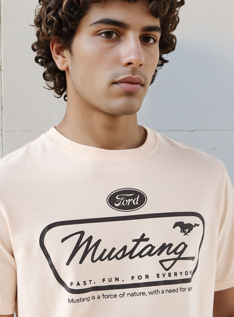 تيشيرت رجالي بطبعات فورد موستانج وقصة عادية وأكمام قصيرة وياقة ضيقة-men-clothing-tshirtsandpolos-tshirts-image-4