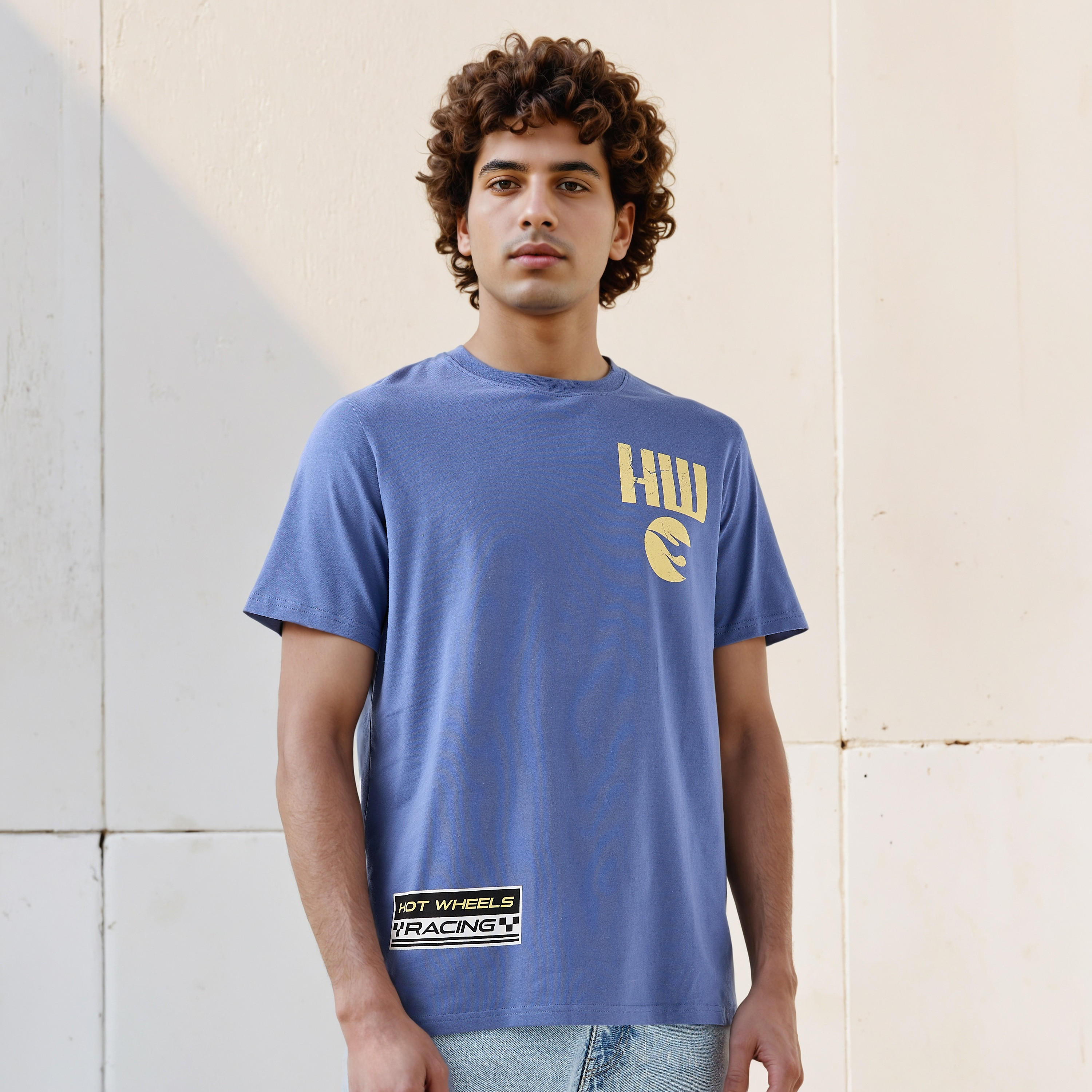تيشيرت بطبعات وبياقة ضيقة وأكمام قصيرة وقصة عادية للرجال-men-clothing-tshirtsandpolos-tshirts-image-1