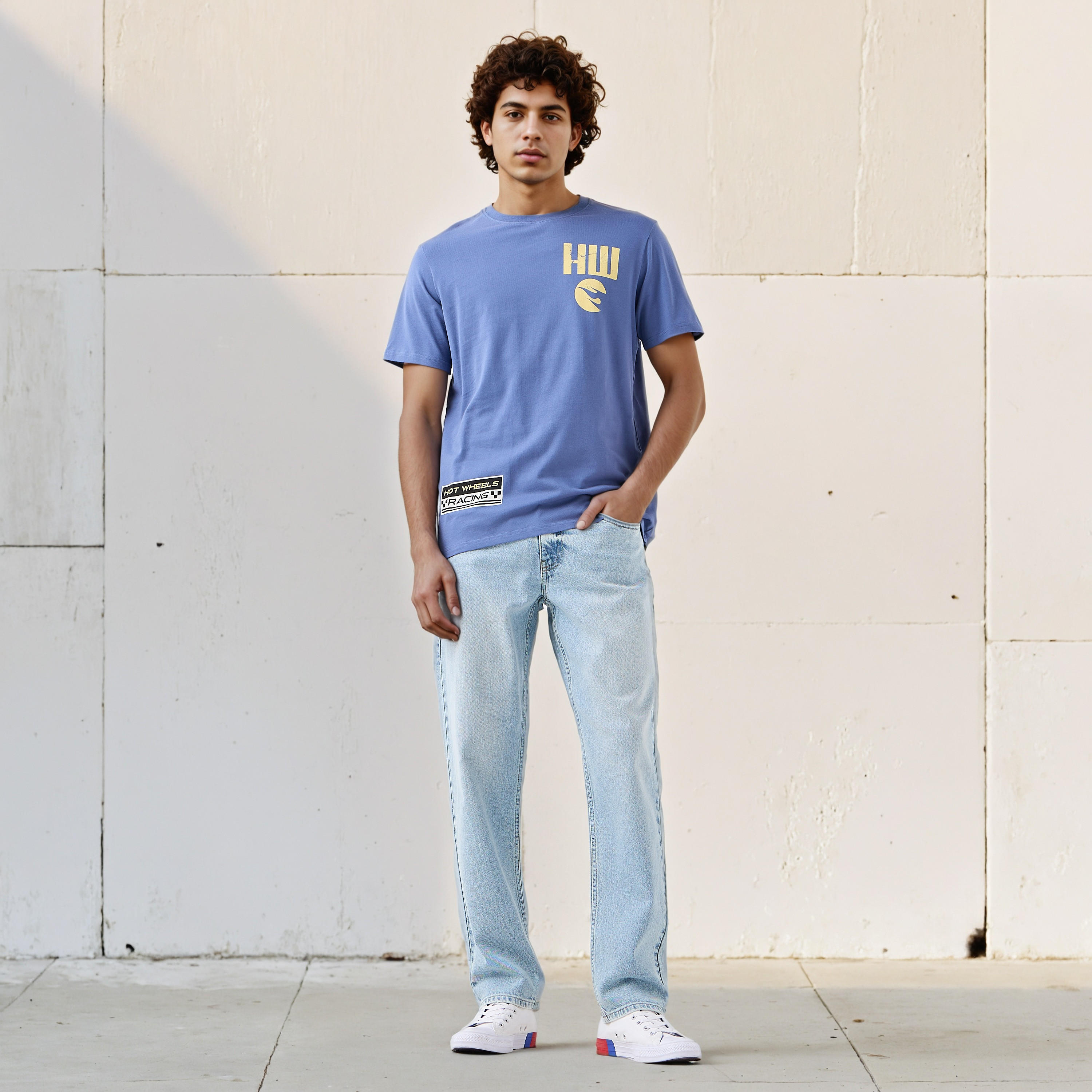 تيشيرت بطبعات وبياقة ضيقة وأكمام قصيرة وقصة عادية للرجال-men-clothing-tshirtsandpolos-tshirts-image-2