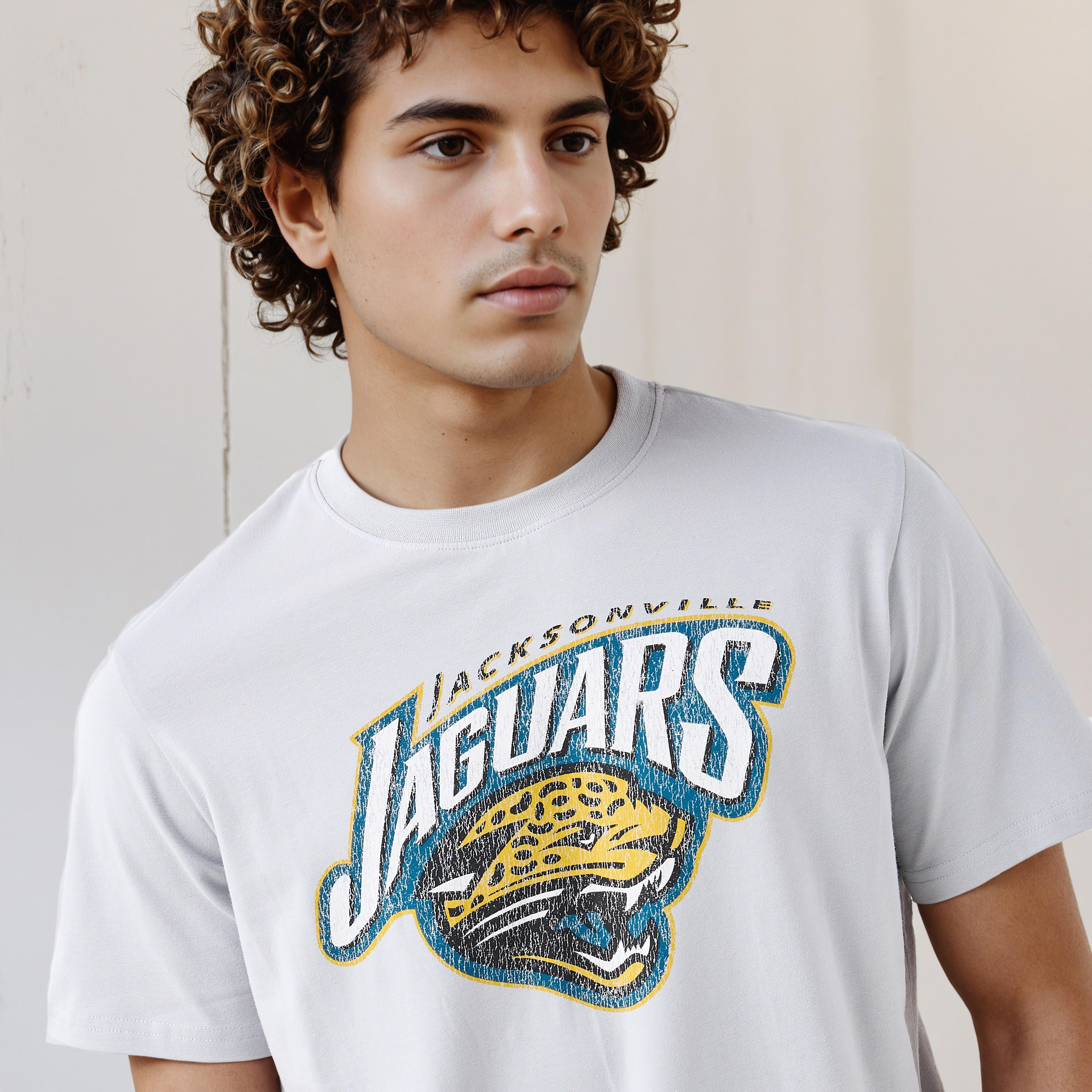 Jacksonville Jaguars NFL Men Regular Fit Crew Neck Short Sleeves T-shirt-men-clothing-tshirtsandpolos-tshirts-image-4