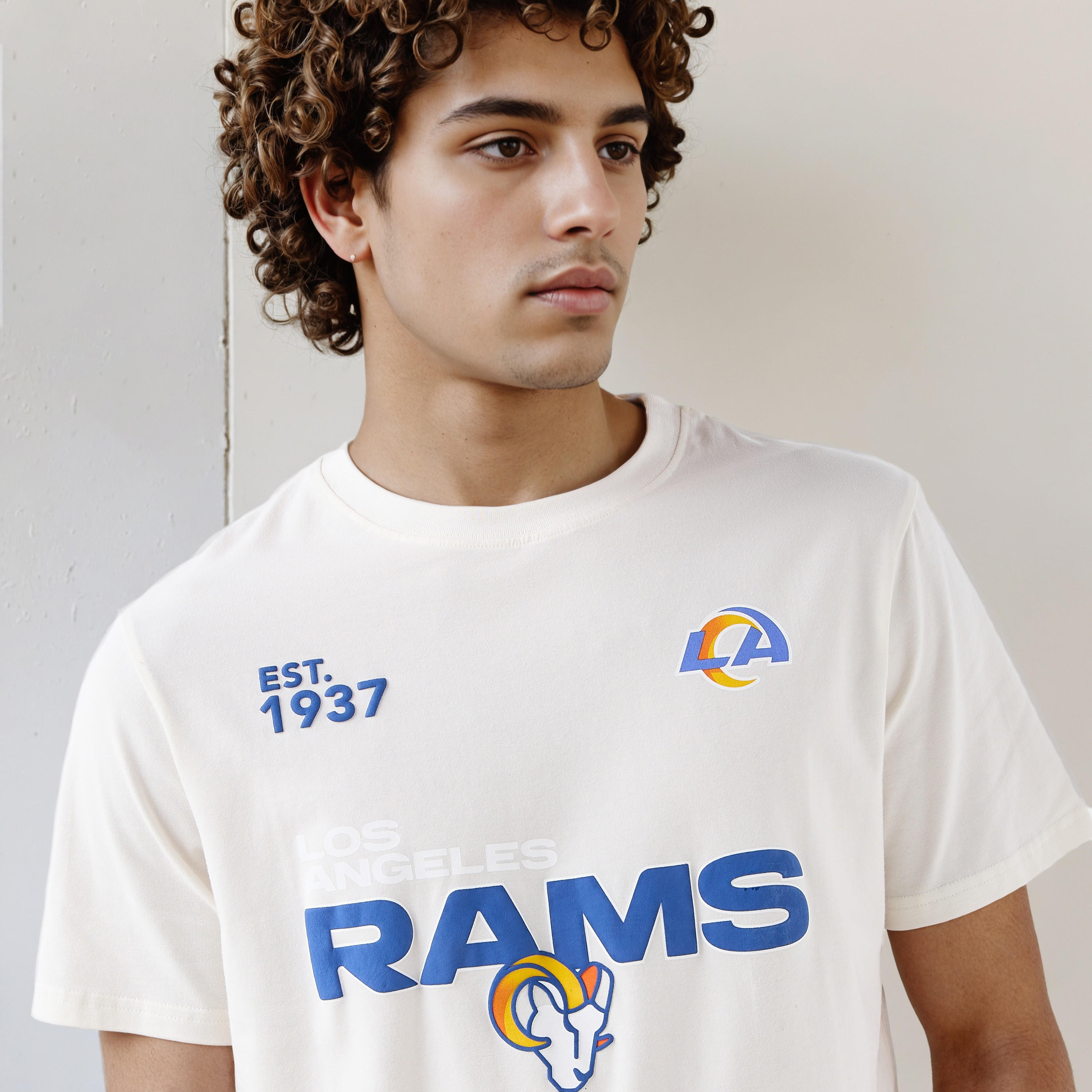 تيشيرت قطن بقصة عادية وياقة مستديرة وأكمام قصيرة وطبعات فريق لوس أنجلوس رامز للرجال-men-clothing-tshirtsandpolos-tshirts-image-4