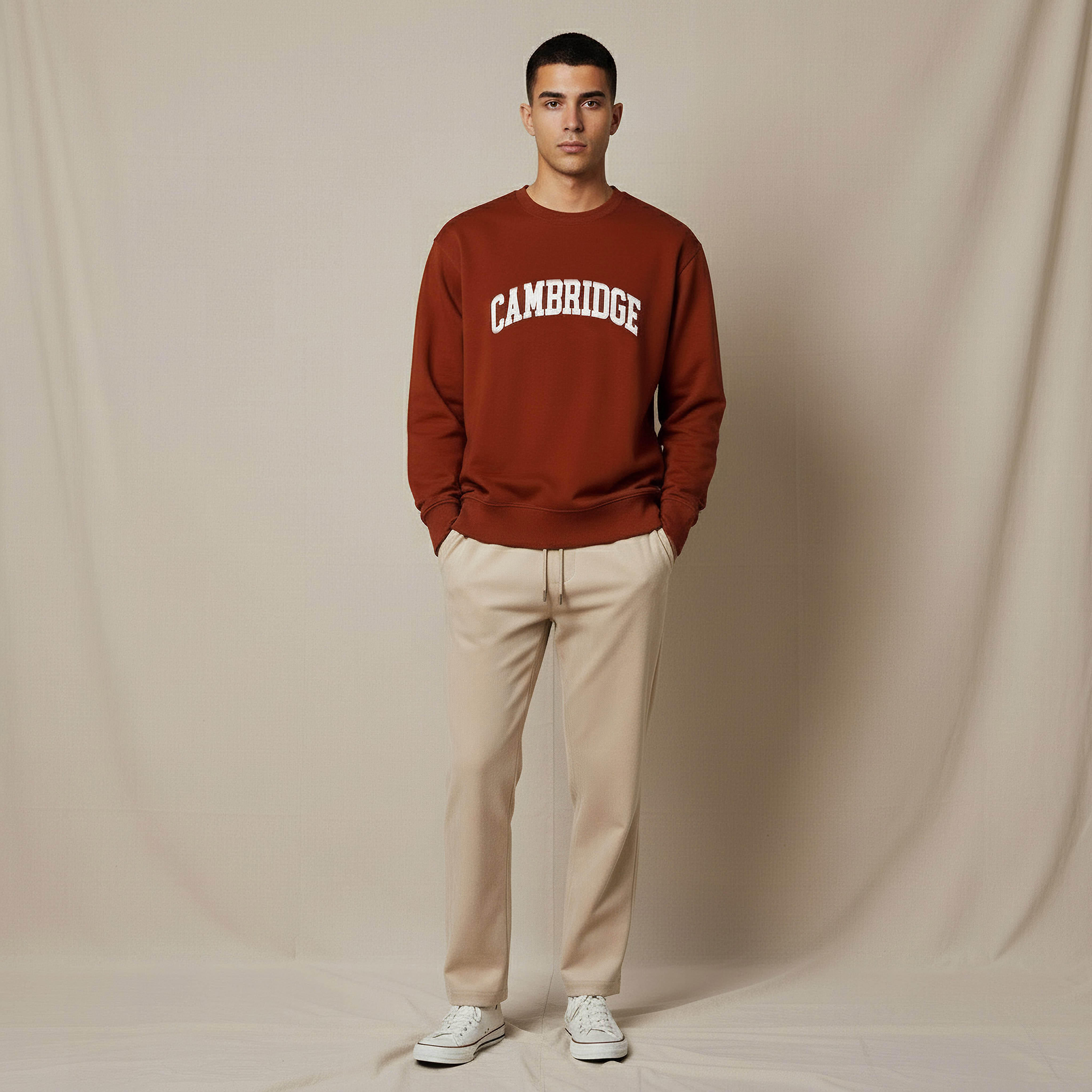 سويت شيرت رجالي بقصة عادية وطبعات كامبريدج-men-winterwear-hoodiesandsweatshirts-image-3