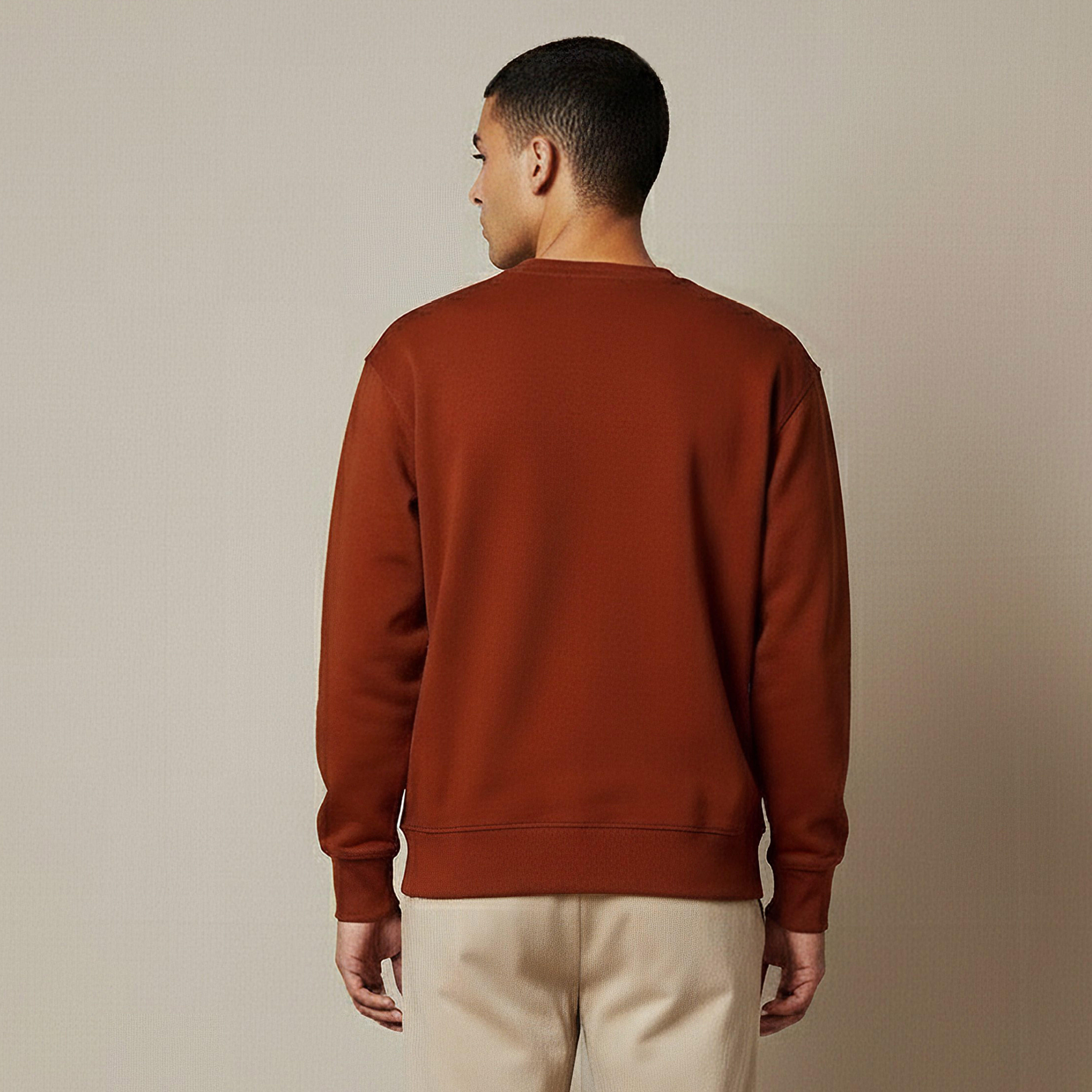 سويت شيرت رجالي بقصة عادية وطبعات كامبريدج-men-winterwear-hoodiesandsweatshirts-image-2