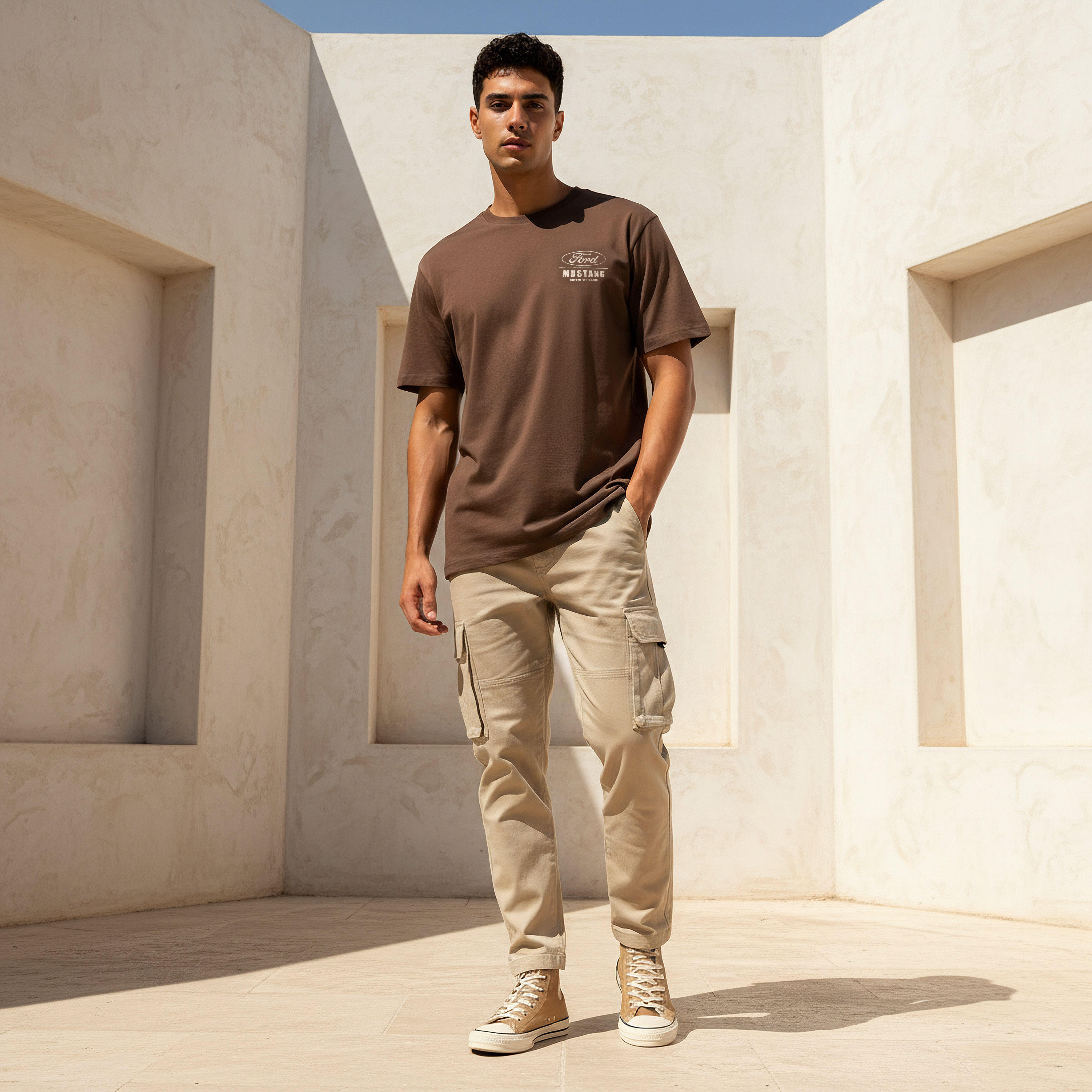 تيشيرت بقصة عادية وياقة ضيقة وأكمام قصيرة وطبعات للرجال-men-clothing-tshirtsandpolos-tshirts-image-3