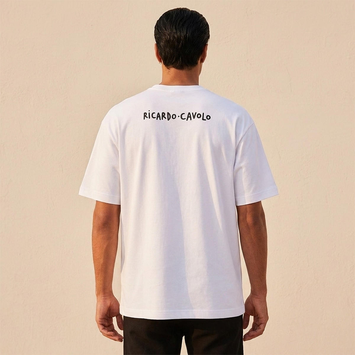تيشيرت بقصة عادية وياقة ضيقة وأكمام قصيرة وطبعات من ريكاردو كافالو-men-clothing-tshirtsandpolos-tshirts-image-4