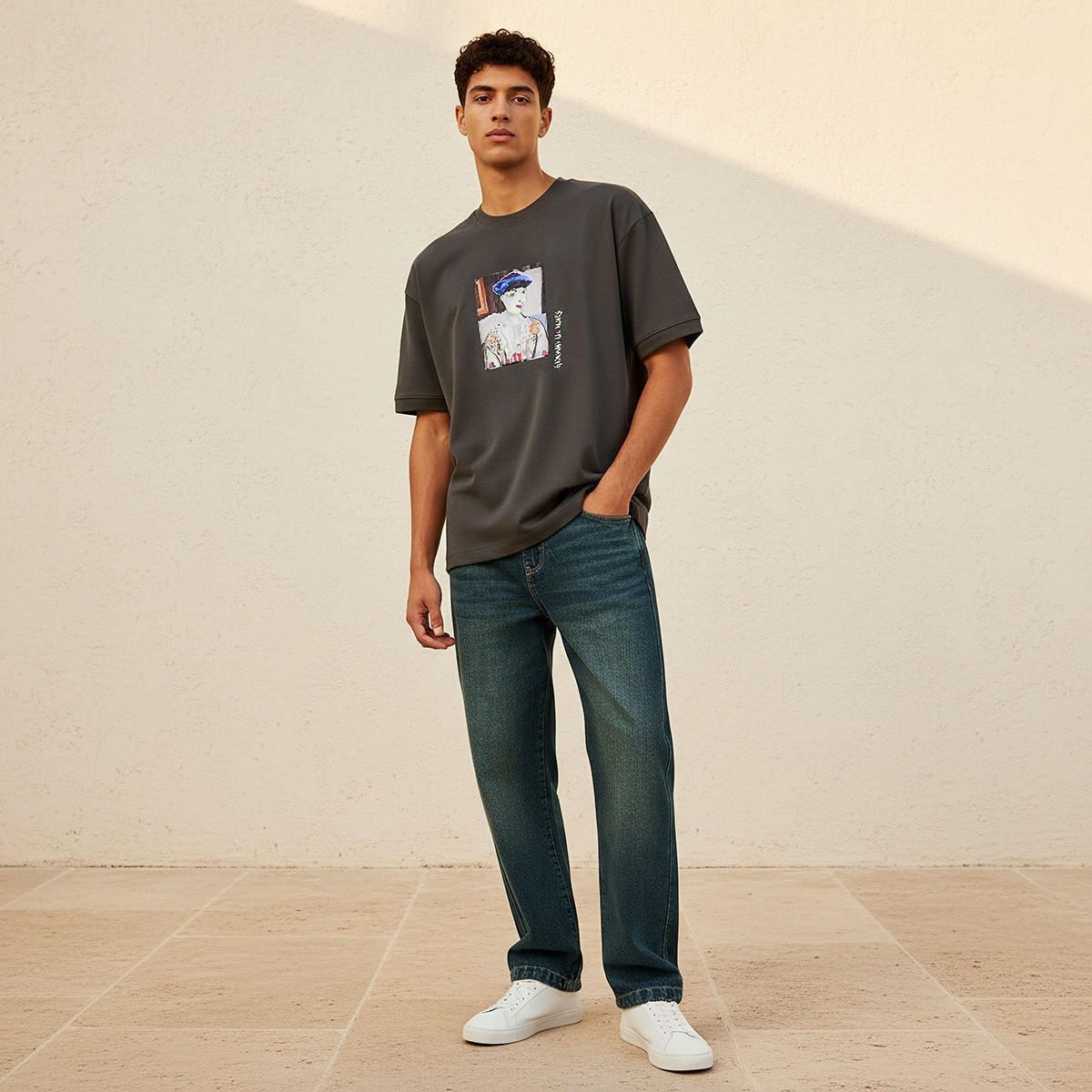 تيشيرت بقصّة عادية وياقة ضيقة وأكمام قصيرة-men-clothing-tshirtsandpolos-tshirts-image-3