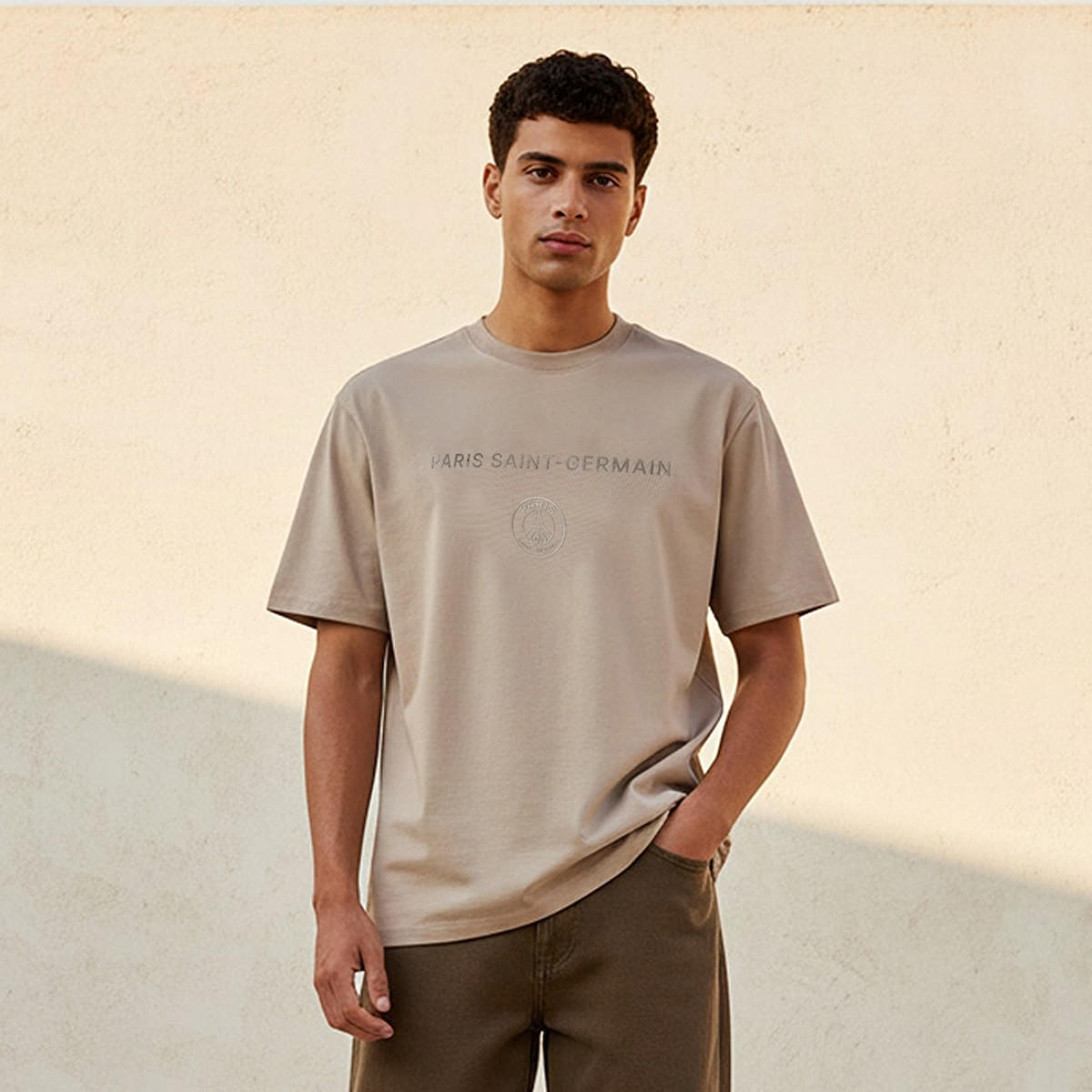 تيشيرت بياقة ضيقة وأكمام قصيرة وقصة عادية من باريس سان جيرمان-men-clothing-tshirtsandpolos-tshirts-image-1