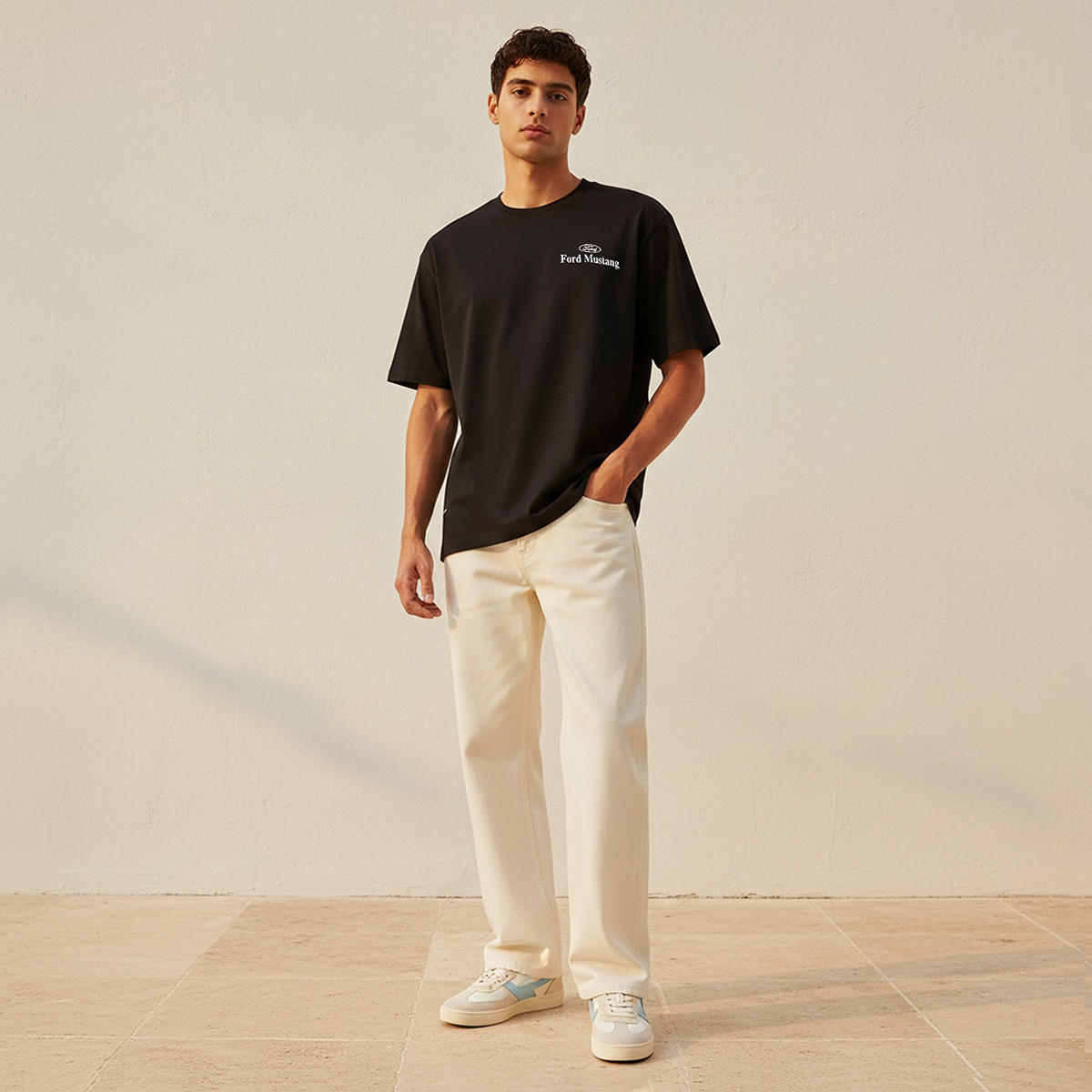 تيشيرت فورد موستانج بقصّة عادية وياقة ضيقة وأكمام قصيرة للرجال-men-clothing-tshirtsandpolos-tshirts-image-3