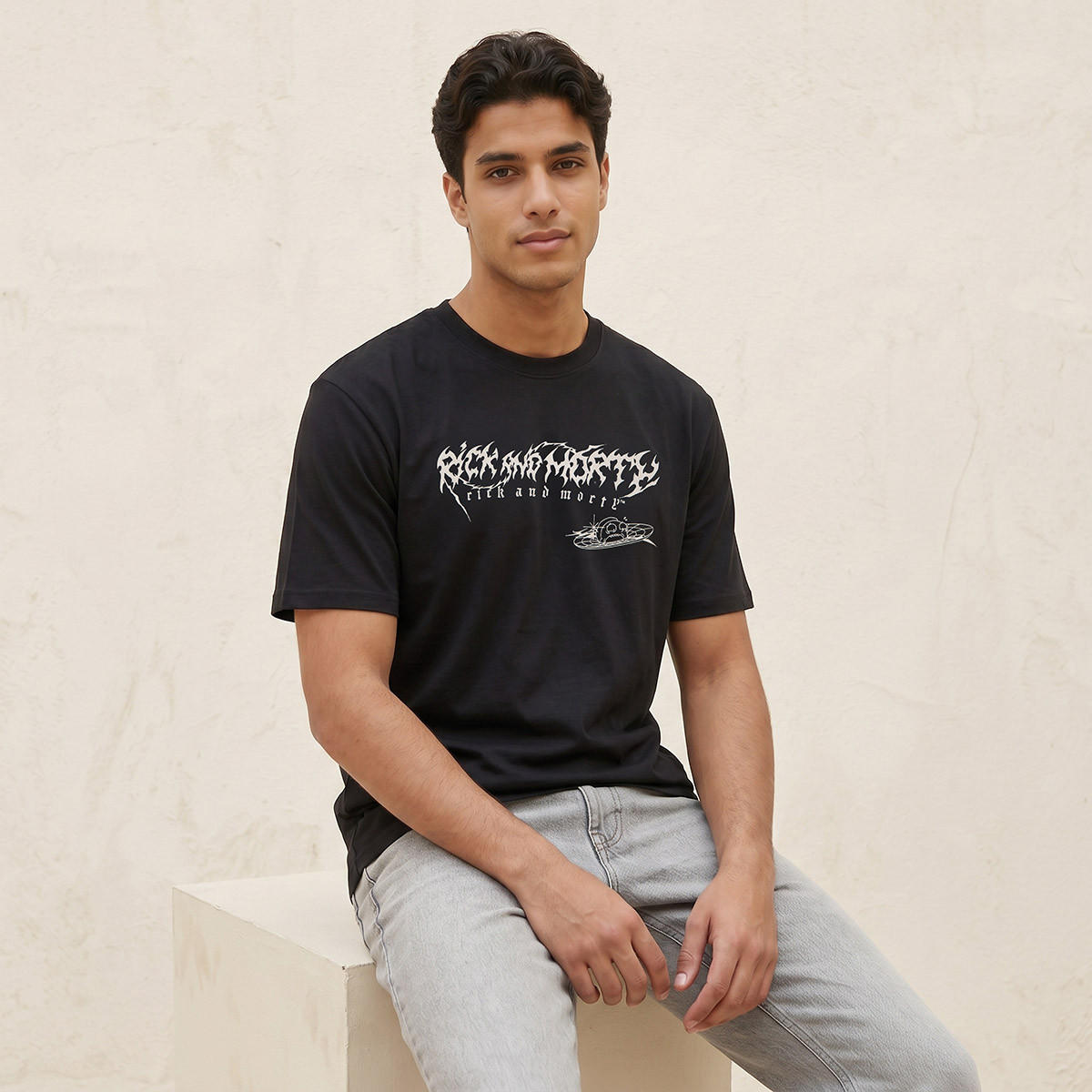تيشيرت بياقة دائرية وأكمام قصيرة بقصة عادية من ريك أند مورتي-men-clothing-tshirtsandpolos-tshirts-image-5