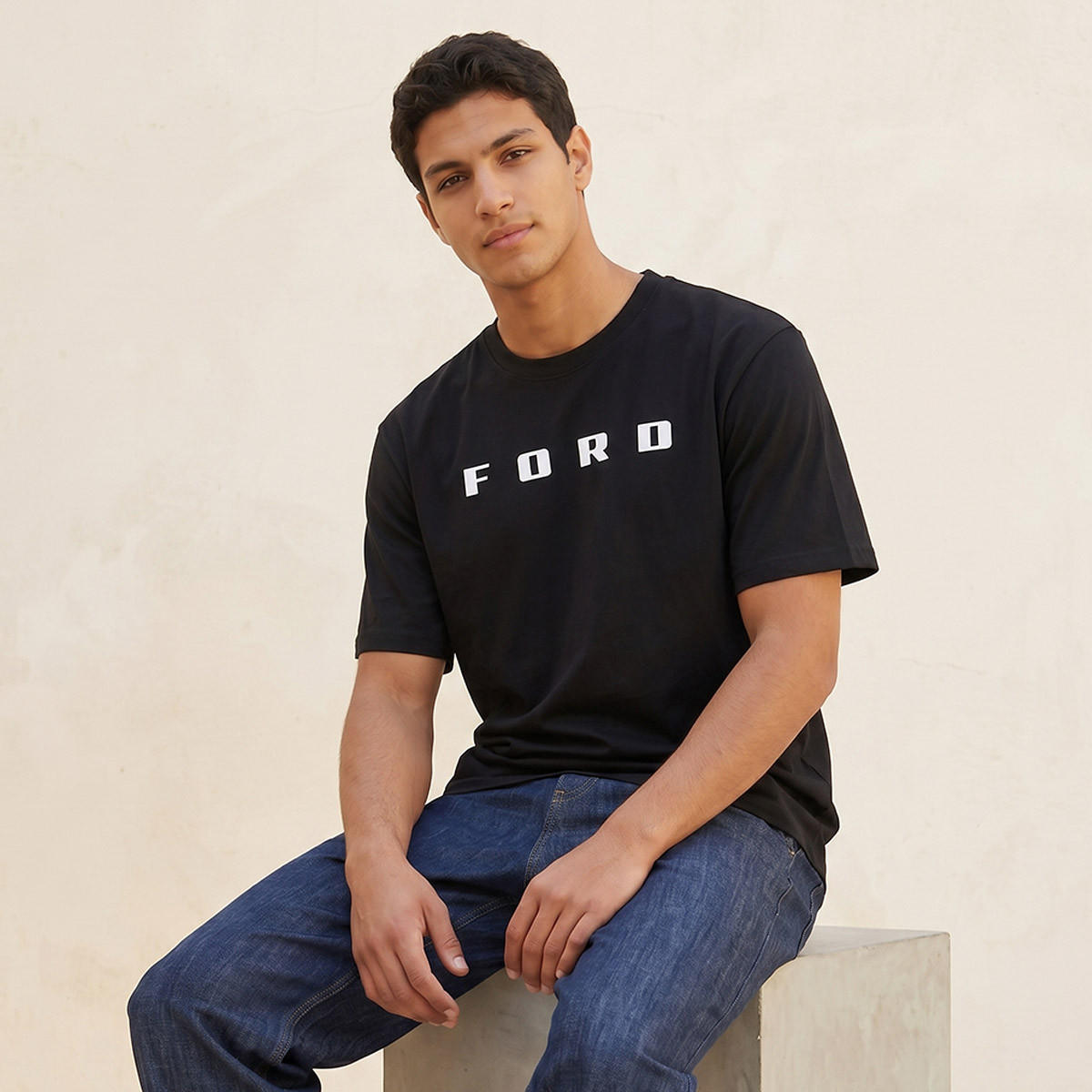 تيشيرت بياقة دائرية وأكمام قصيرة بقصة عادية من فورد-men-clothing-tshirtsandpolos-tshirts-image-5