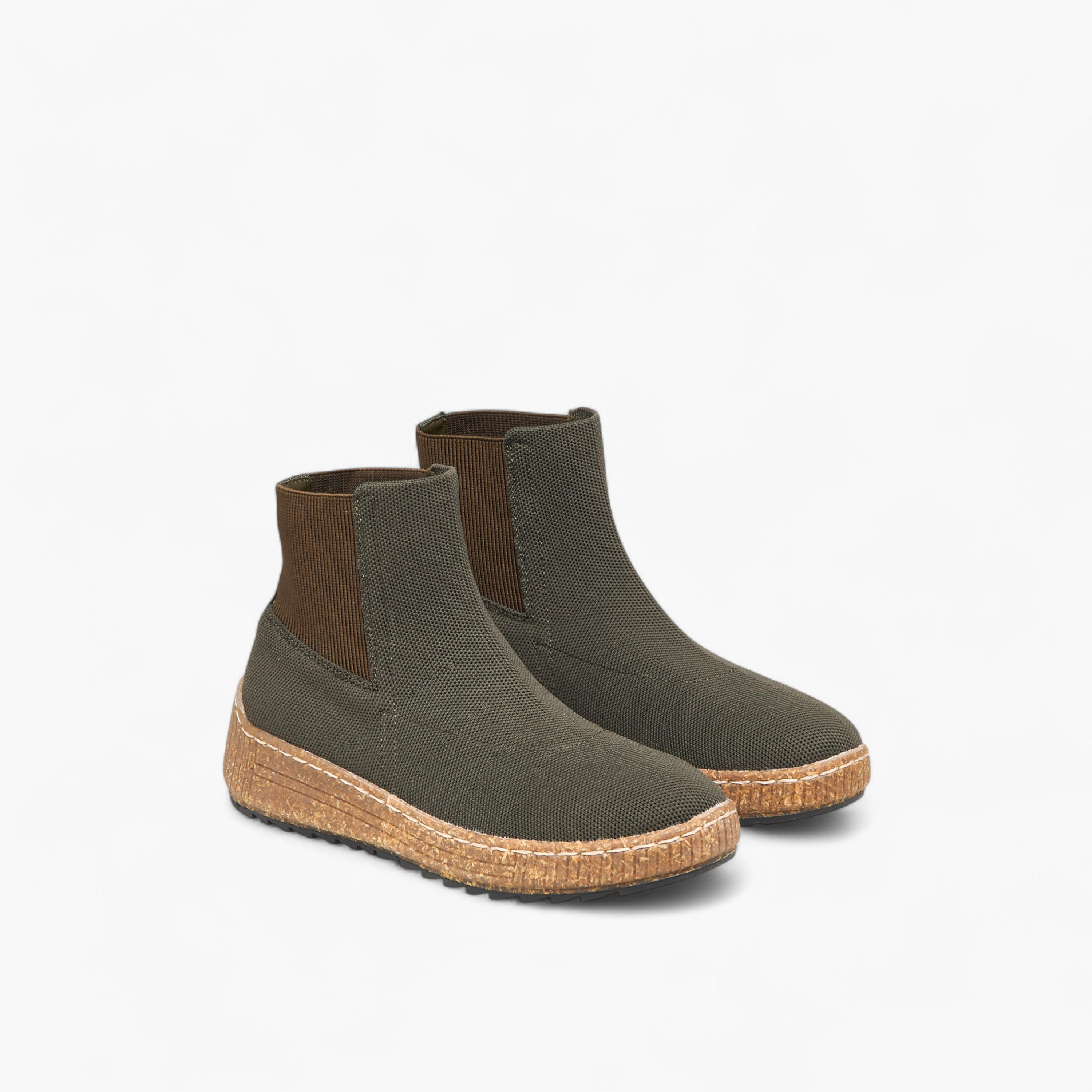 بوت سادة بطول الكاحل من لو كونفورت-women-shoes-boots-image-1